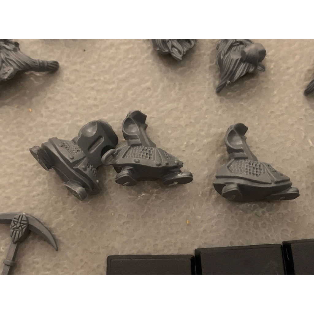 A16701 WARHAMMER AOS FANTASY DWARFS DWARVES MINERS & BITS LOT