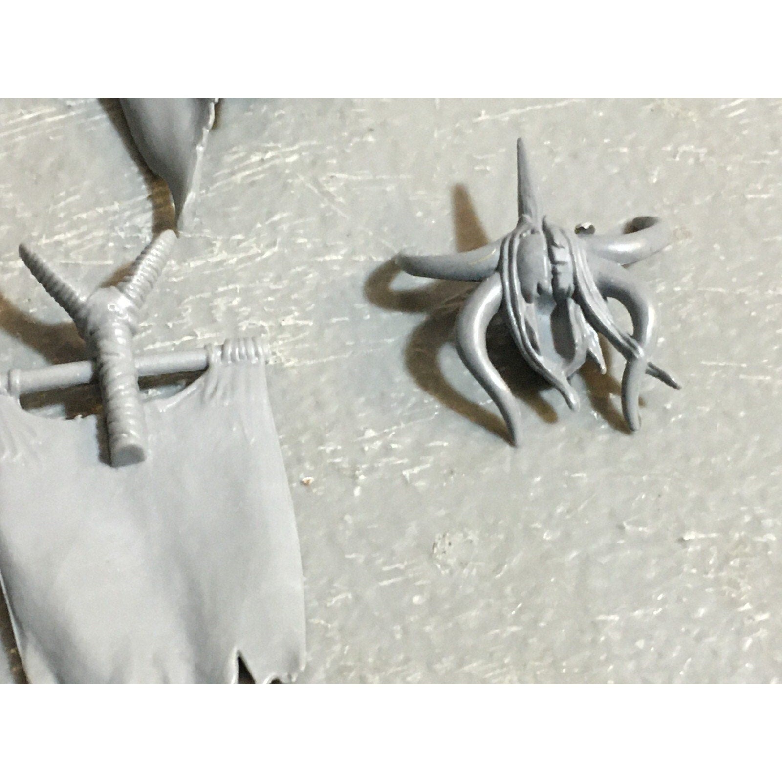 A23130 WARHAMMER FANTASY CHAOS BEASTMEN BITS LOT GORS BANNERS ARMS GW