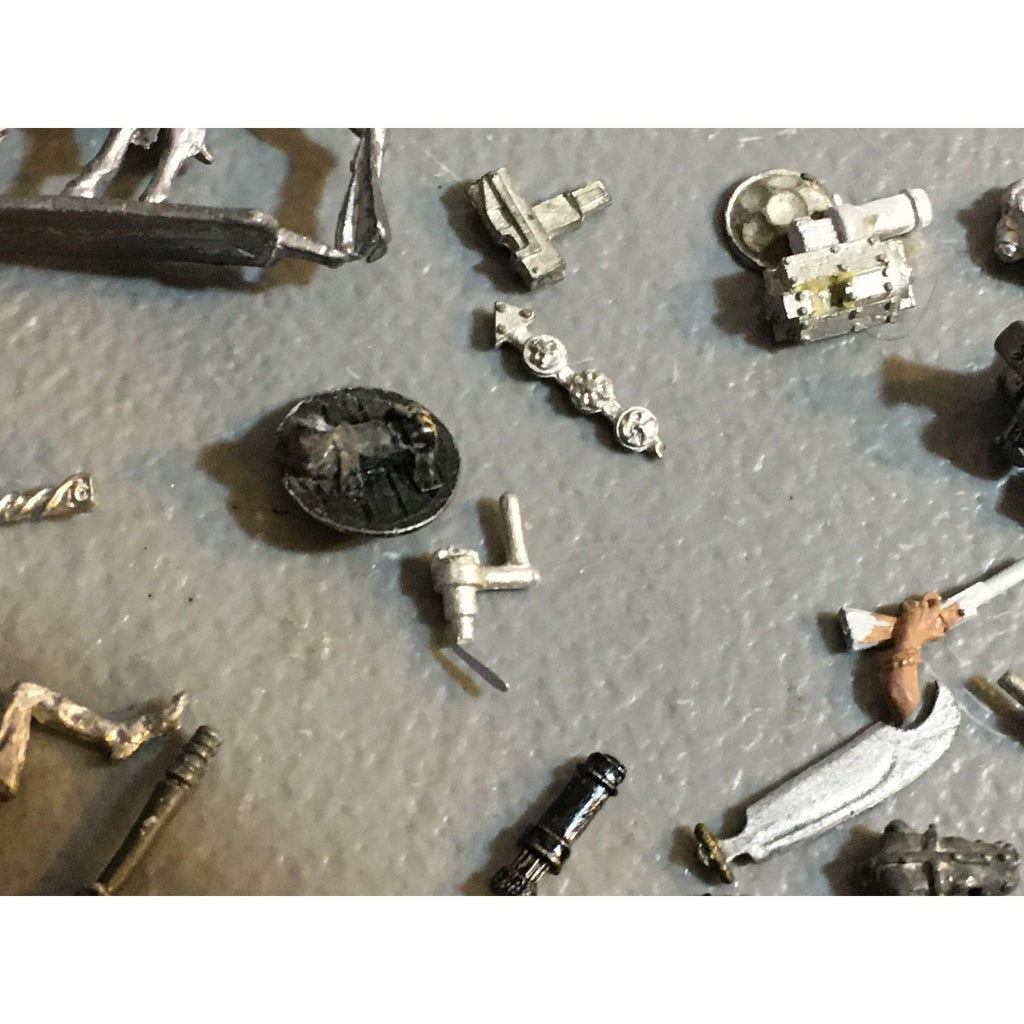 A32555 UNKNOWN MINIATURES ALL METAL BITS LOT FANTASY SCI-FI MIXED