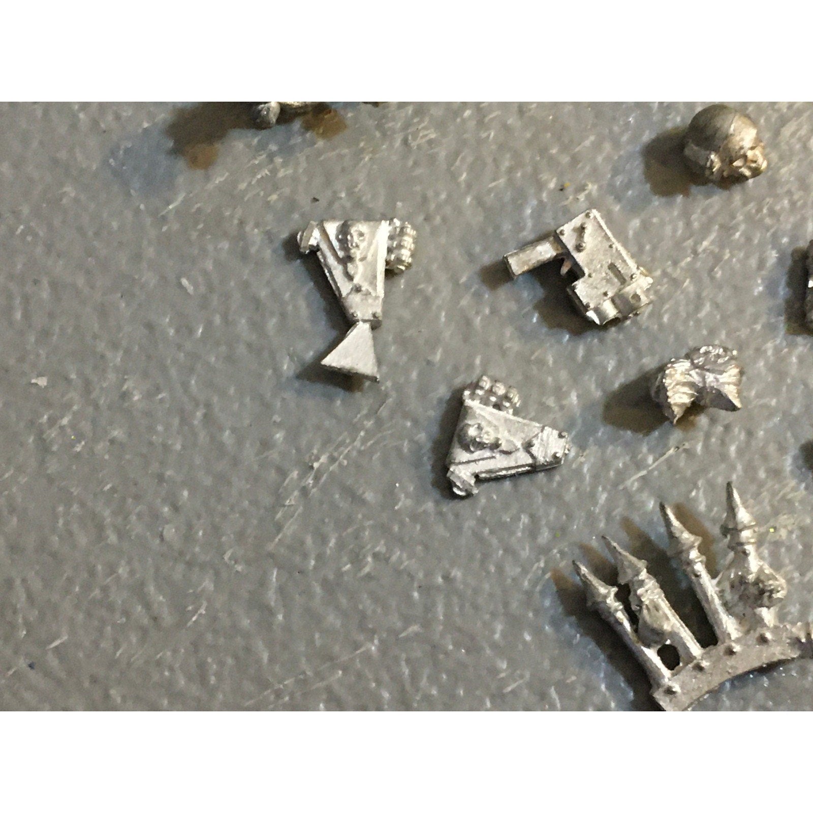 A32577 WARHAMMER 40K MIXED RANDOM BITS LOT ALL METAL POUCH HOLSTER GW