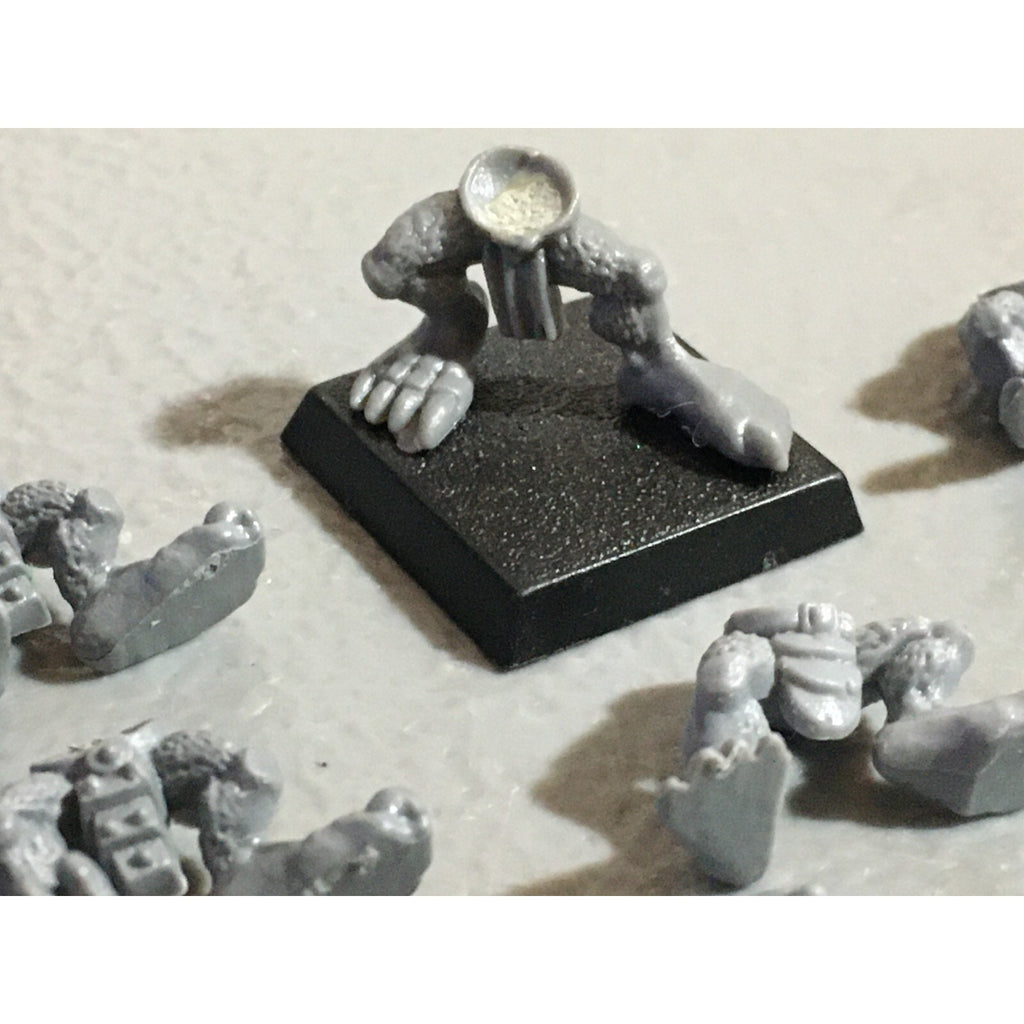 A22303 WARHAMMER FANTASY SKAVEN BITS LOT TORSOS LEGS TAILS GAMES WORKSHOP GW