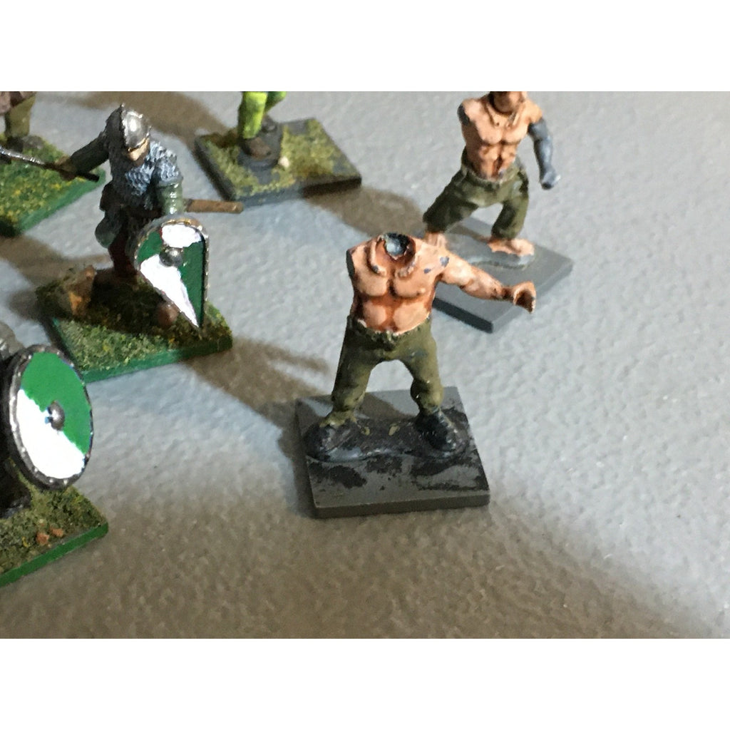 A32498 UNKNOWN PLASTIC MINIATURES INCOMPLETE LOT FANTASY HUMAN WARRIOR SOLDIER
