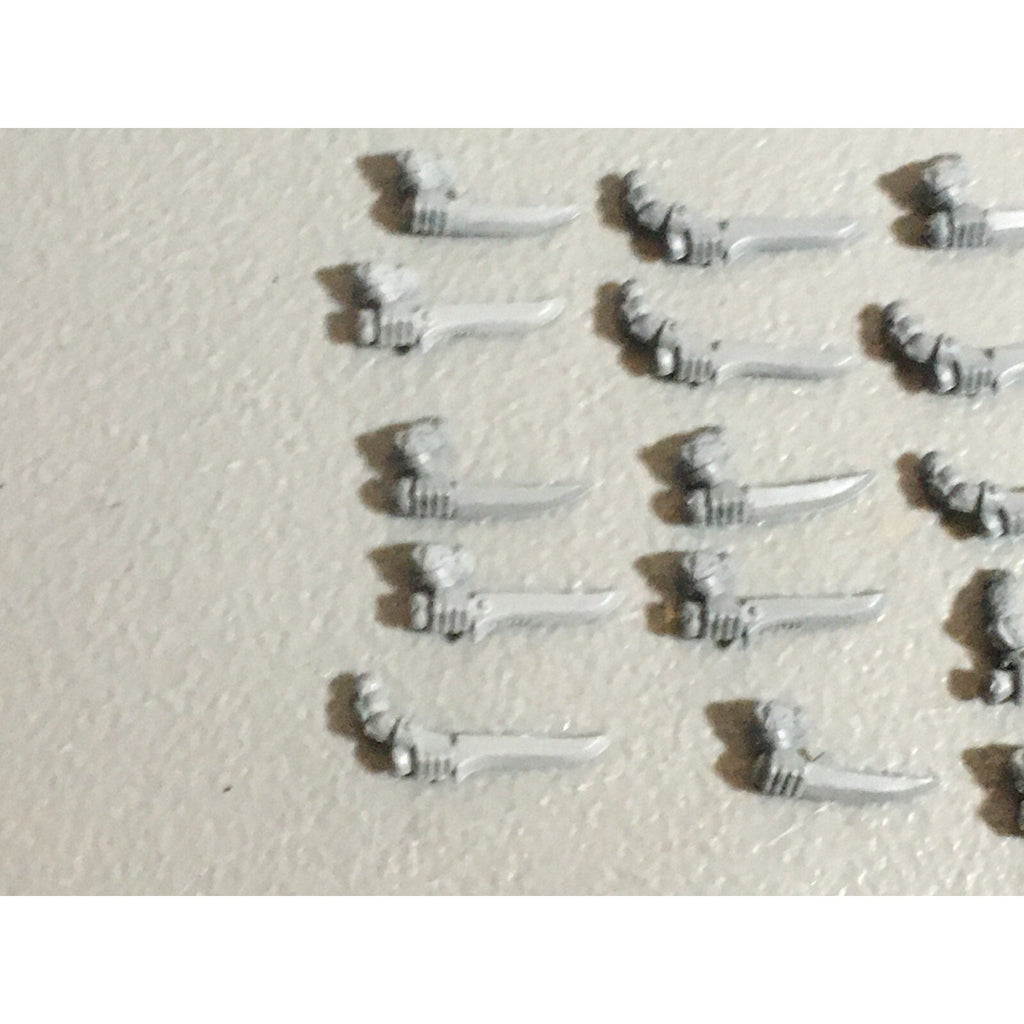 A22299 WARHAMMER FANTASY SKAVEN BITS LOT SWORD ARMS GAMES WORKSHOP GW