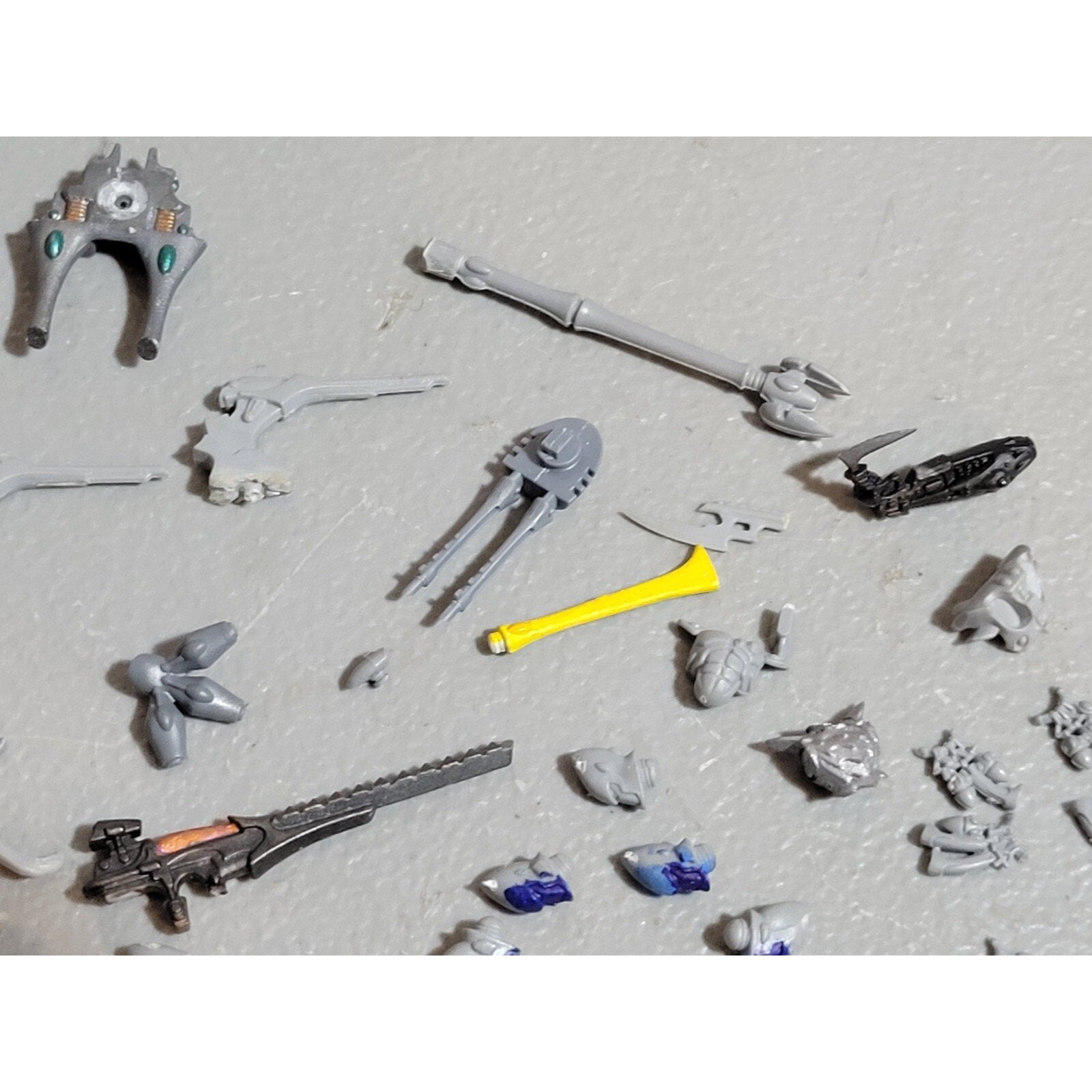 A18981 WARHAMMER 40K ELDAR CRAFTWORLDS BITS LOT HEADS ACCESSORIES INC