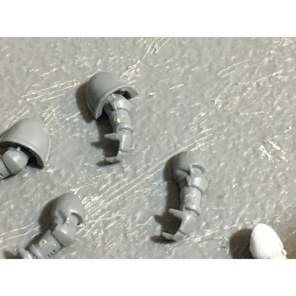 A22968 WARHAMMER 40K SPACE MARINES BITS LOT ARMS BOLTERS GAMES WORKSHOP GW