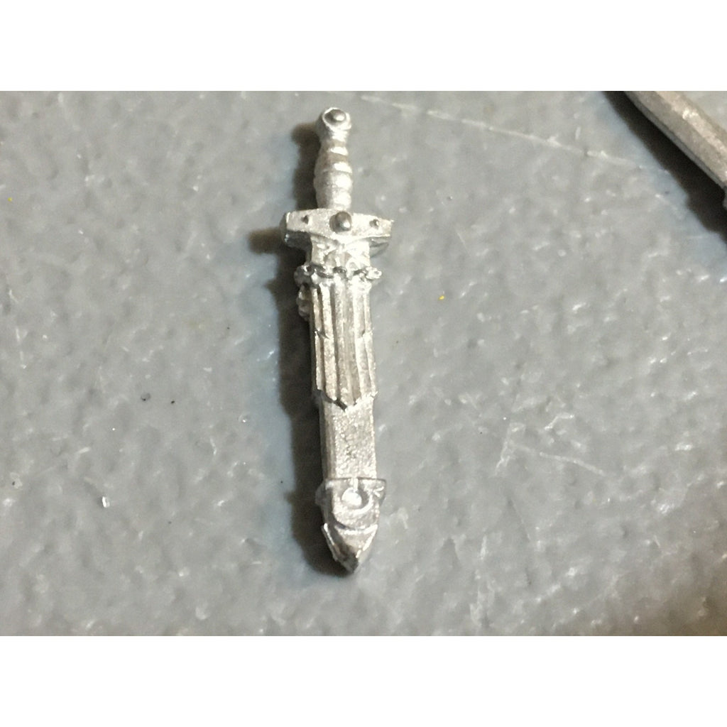 A24505 WARHAMMER 40K SPACE MARINES ULTRAMARINES METAL BITS LOT SWORD AXE HEAD