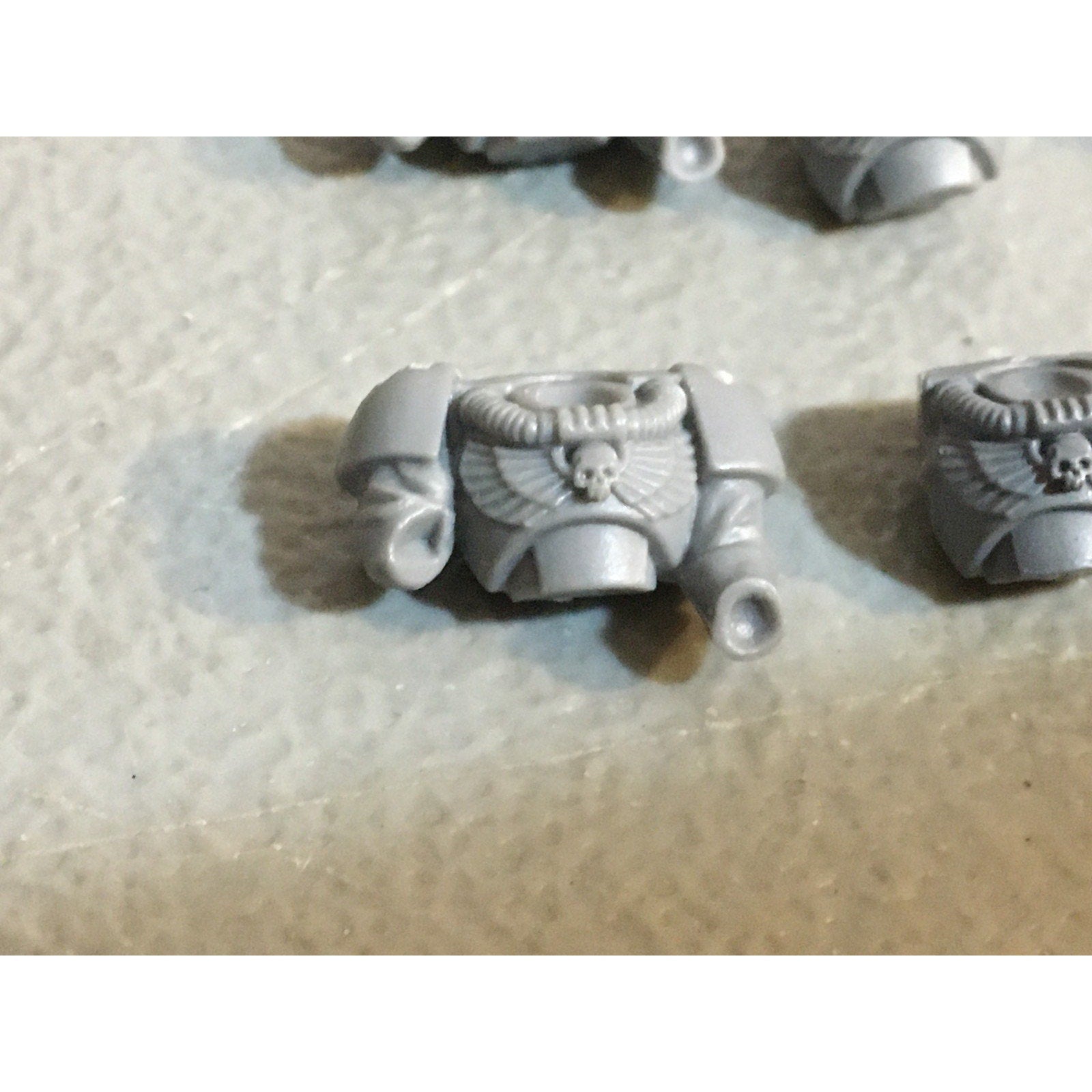 A33844 WARHAMMER 40K SPACE MARINES BITS LOT SCOUTS TORSO CHEST GW