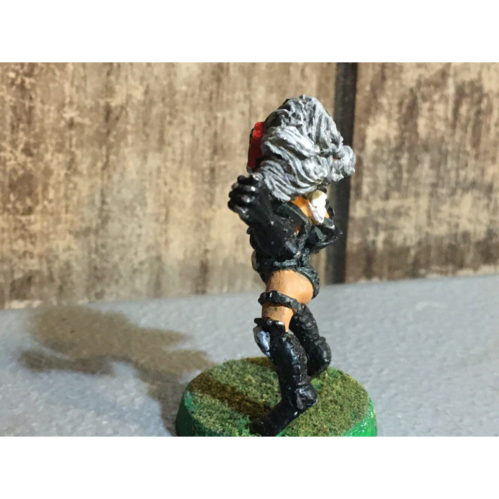 A30120 WARHAMMER BLOOD BOWL METAL DARK ELVES TEAM WITCH ELF PAINT BASE OOP GW