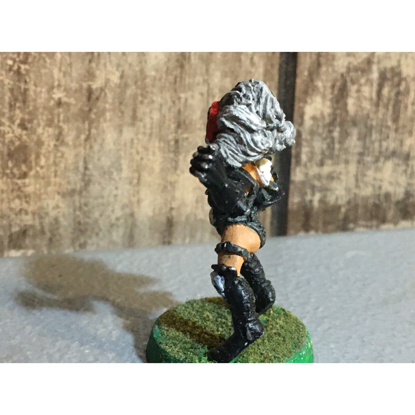 A30120 WARHAMMER BLOOD BOWL METAL DARK ELVES TEAM WITCH ELF PAINT BASE OOP GW