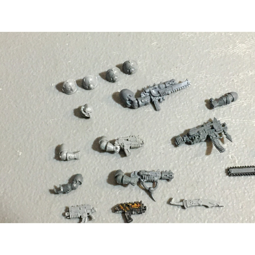 A23042 WARHAMMER 40K CHAOS SPACE MARINES BITS LOT MIXED ARMS GAMES WORKSHOP GW