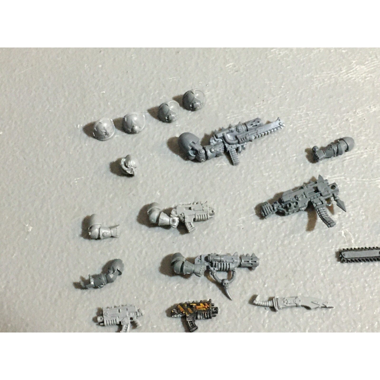 A23042 WARHAMMER 40K CHAOS SPACE MARINES BITS LOT MIXED ARMS GAMES WORKSHOP GW