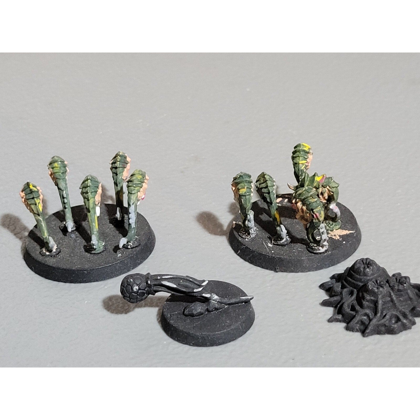 A19137 WARHAMMER 40K TYRANIDS RIPPER BASE 2 PK + SPORE MINE HIVE NODE