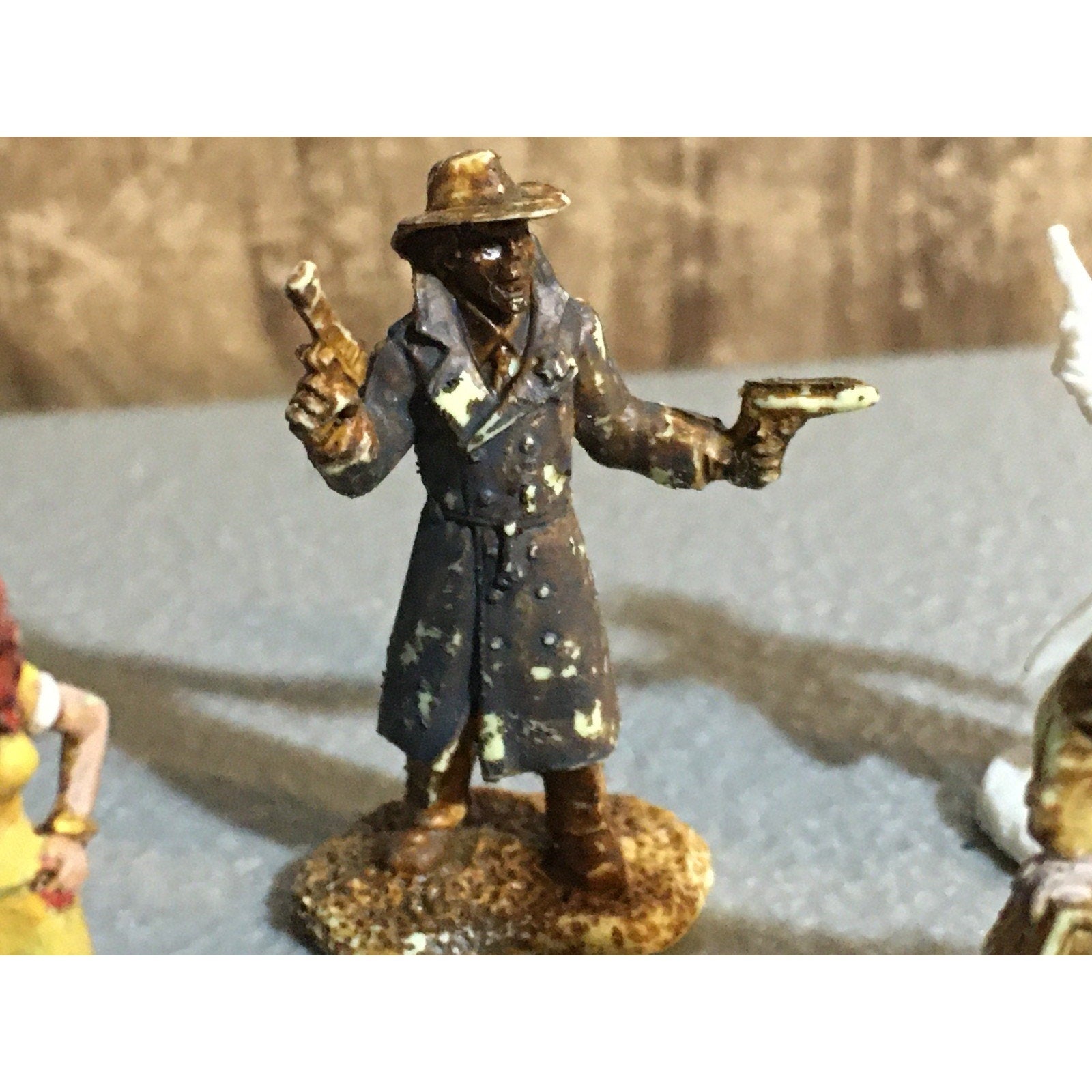 A30876 REAPER MINIATURES RMP HUMANS DETECTIVE FEMALE GUNNER