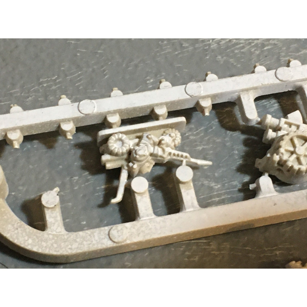 A24559 EPIC 40K SPACE MARINES SQUATS TRIKES THUDD GUNS ON SPRUE GW