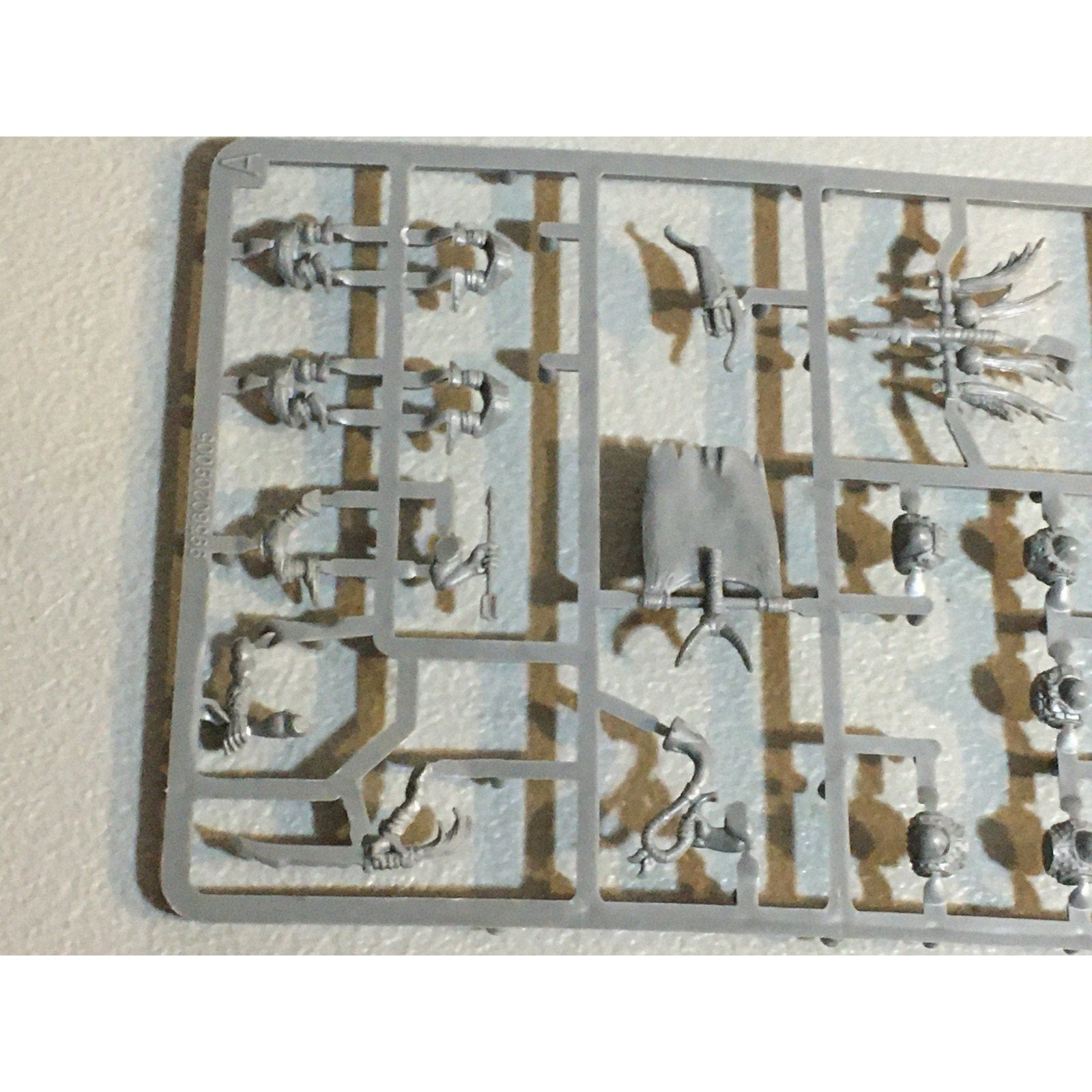 A33693 WARHAMMER FANTASY ORCS & GOBLINS BITS ON SPRUE LOT GOBLINS GW