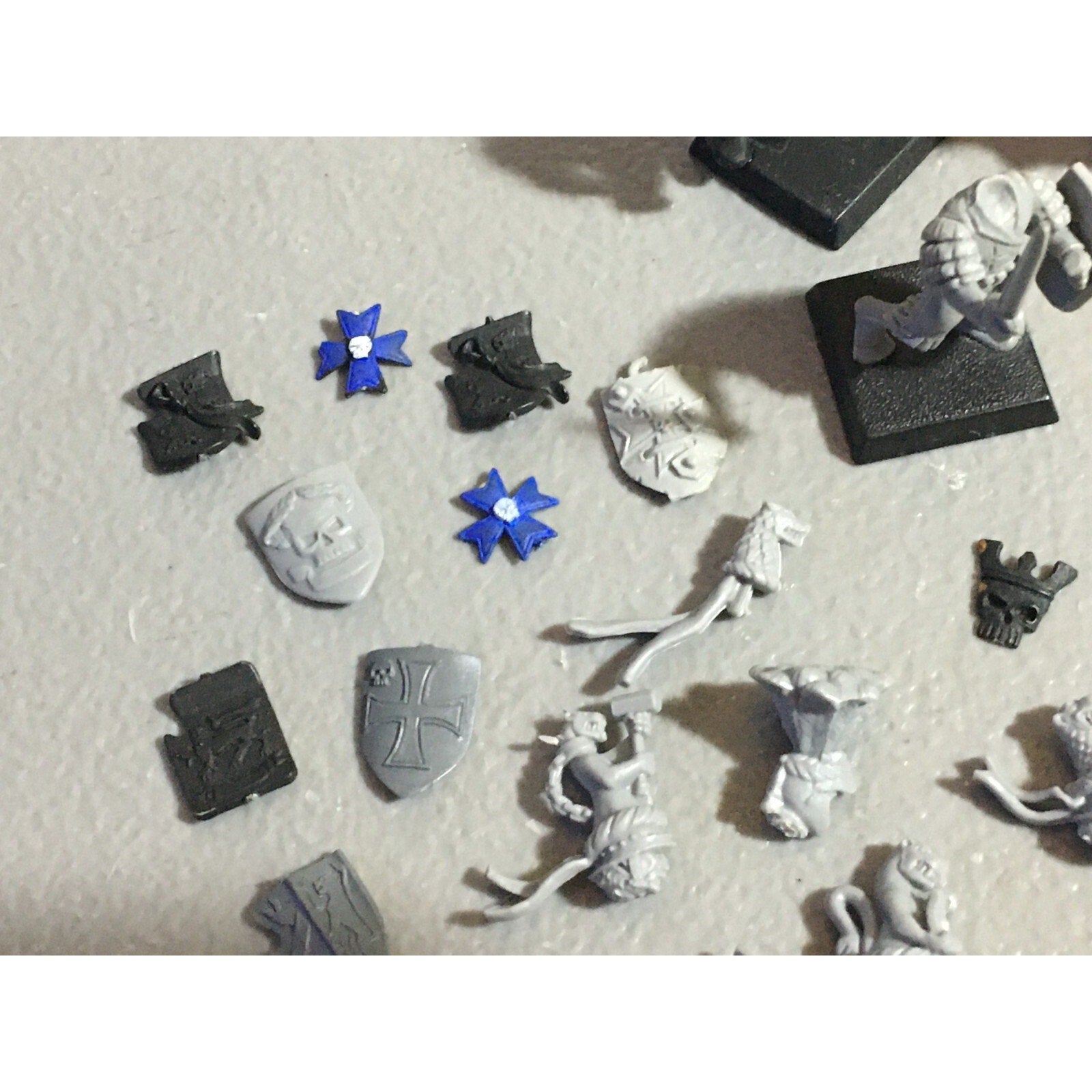 A22076 WARHAMMER FANTASY EMPIRE BITS LOT MIXED SHIELDS GAMES WORKSHOP GW