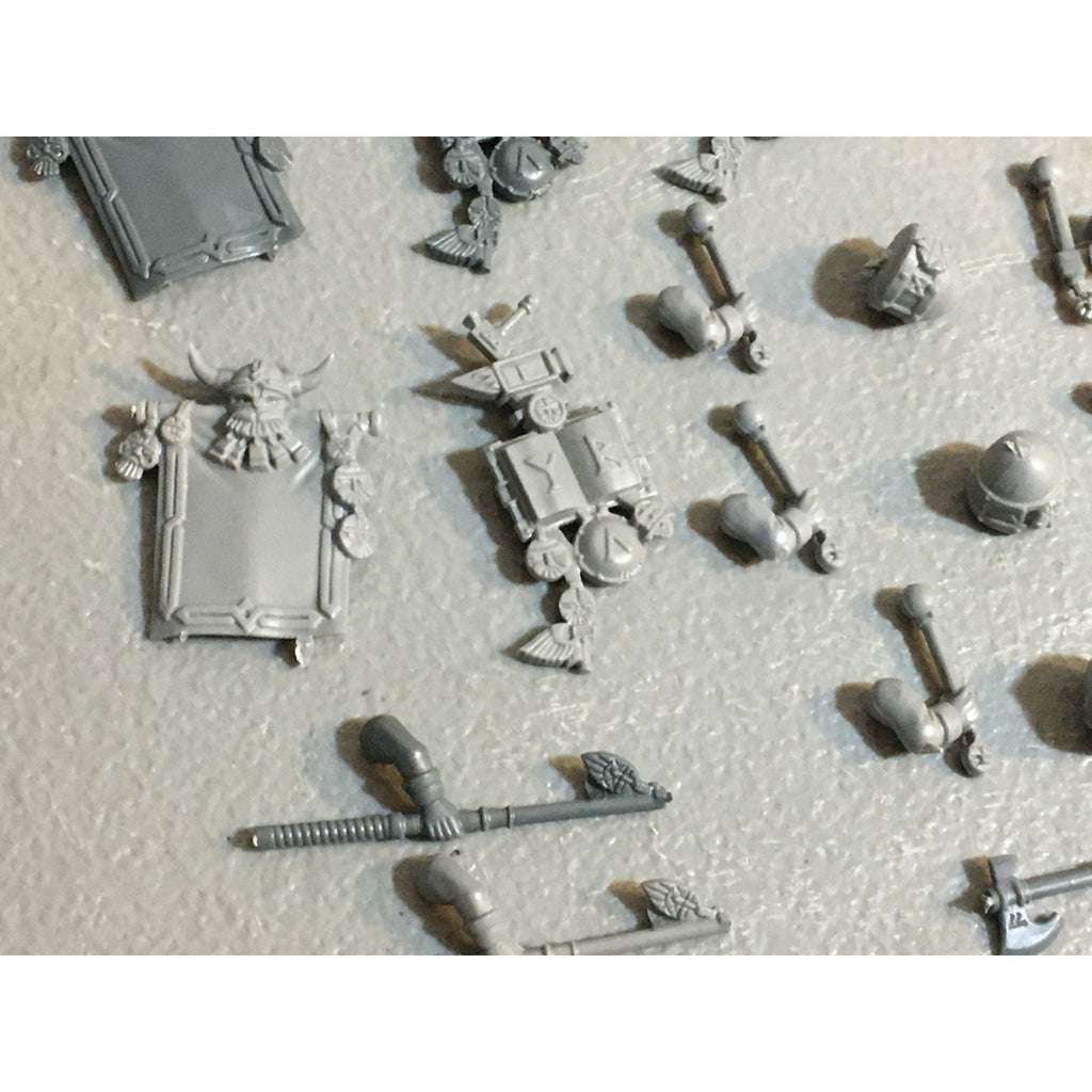 A33597 WARHAMMER FANTASY OLD WORLD DWARVES DWARFS BITS LOT BANNER AXE DRUM GW