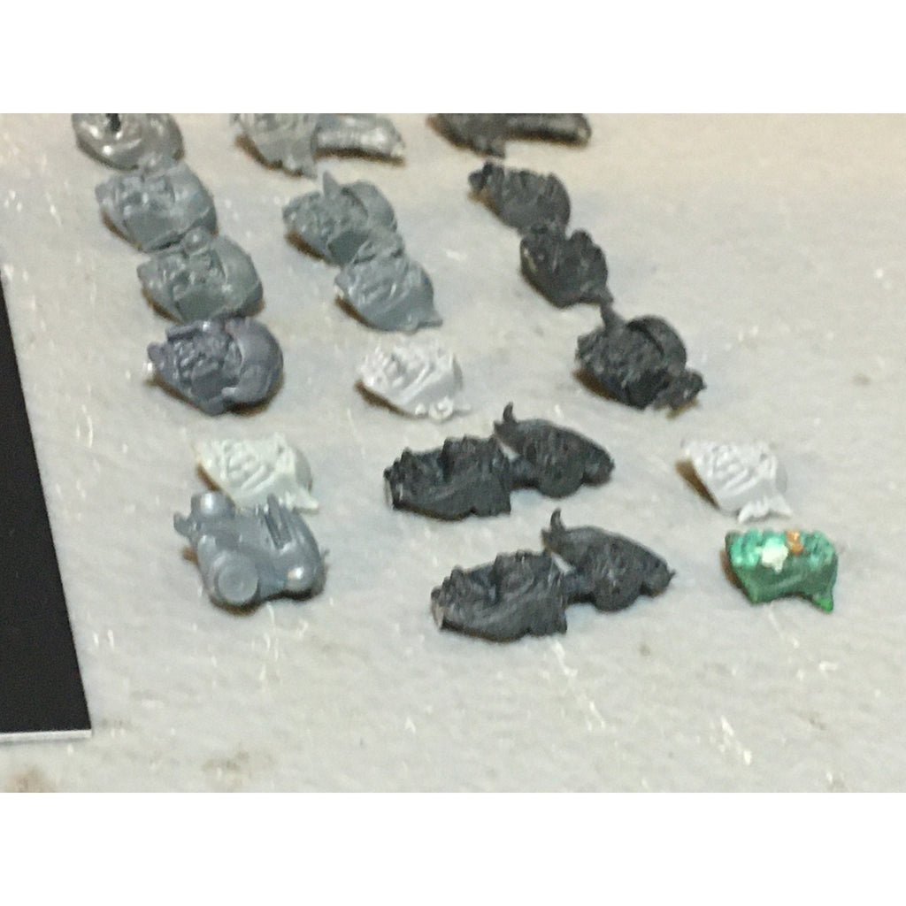 A33559 WARHAMMER 40K SPACE ORKS BITS LOT HEADS GW GAMES WORKSHOP