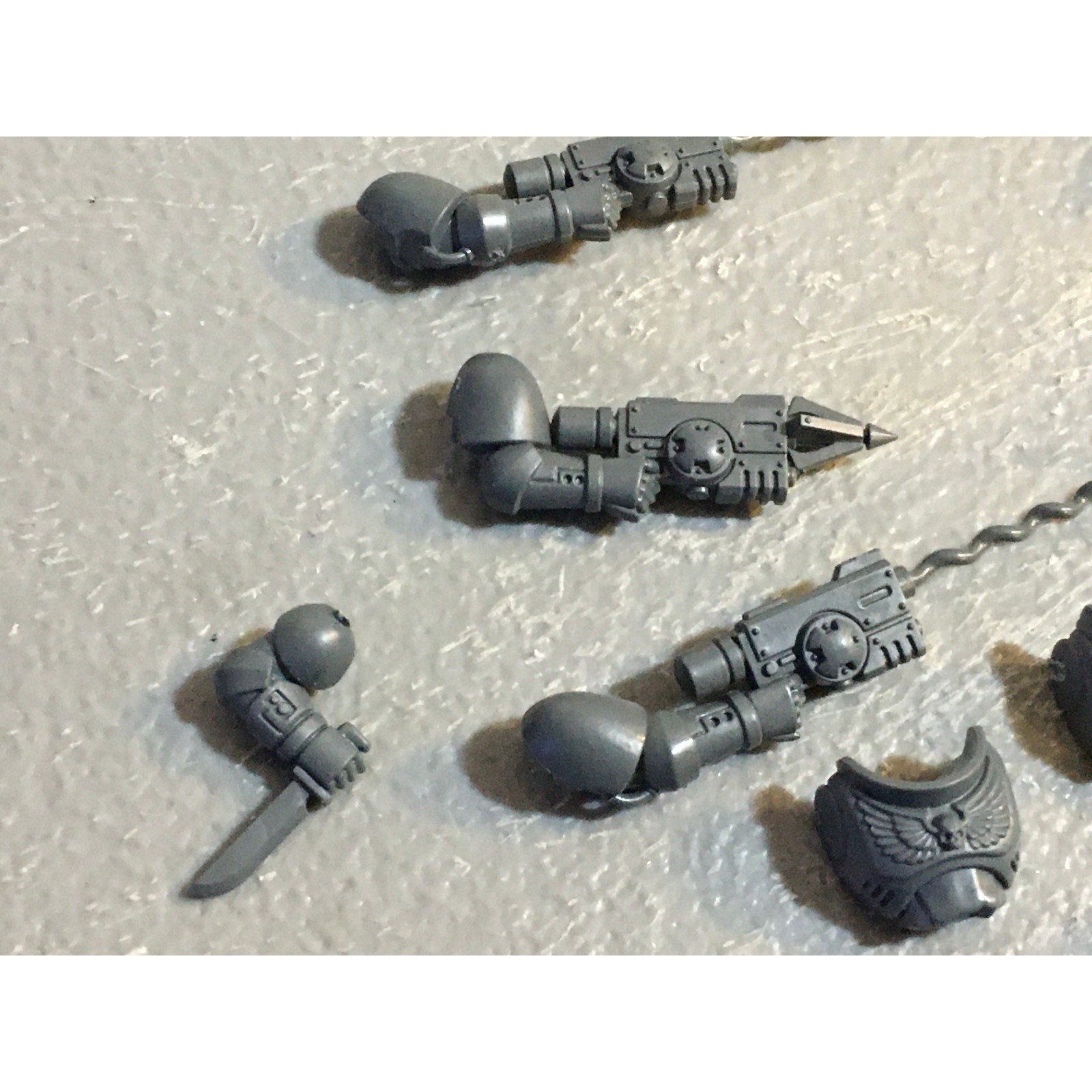 A29414 WARHAMMER 40K SPACE MARINES PRIMARIS BITS LOT TORSO FRONTS REIVER ARMS GW