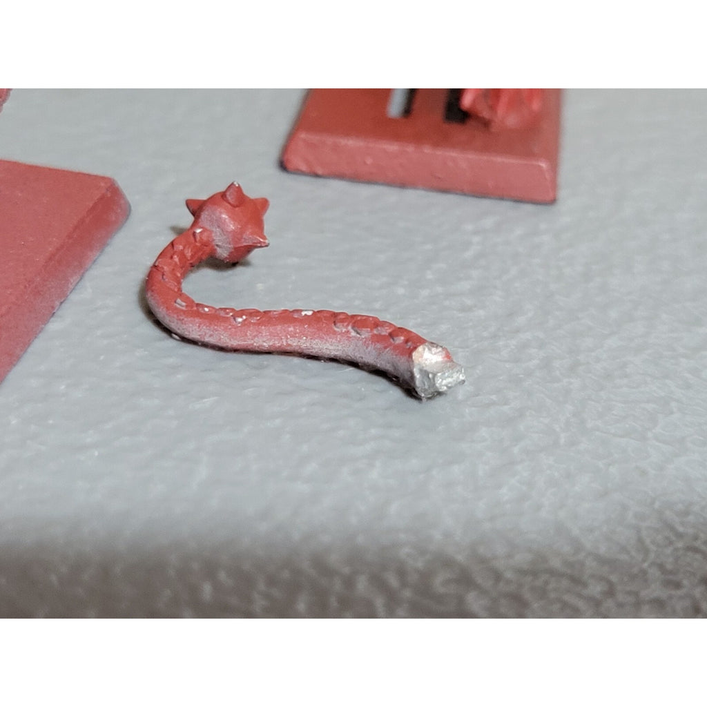 A18131 WARHAMMER 40K CHAOS DAEMONS METAL FLESH HOUNDS OF KHORNE MISS 1 HEAD