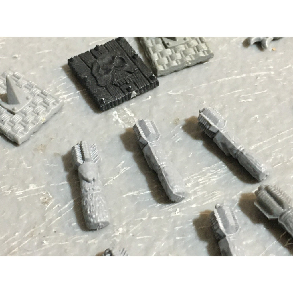 A23433 WARHAMMER FANTASY ORCS & GOBLINS BITS LOT GOBLIN QUIVERS SHIELDS HEADS GW