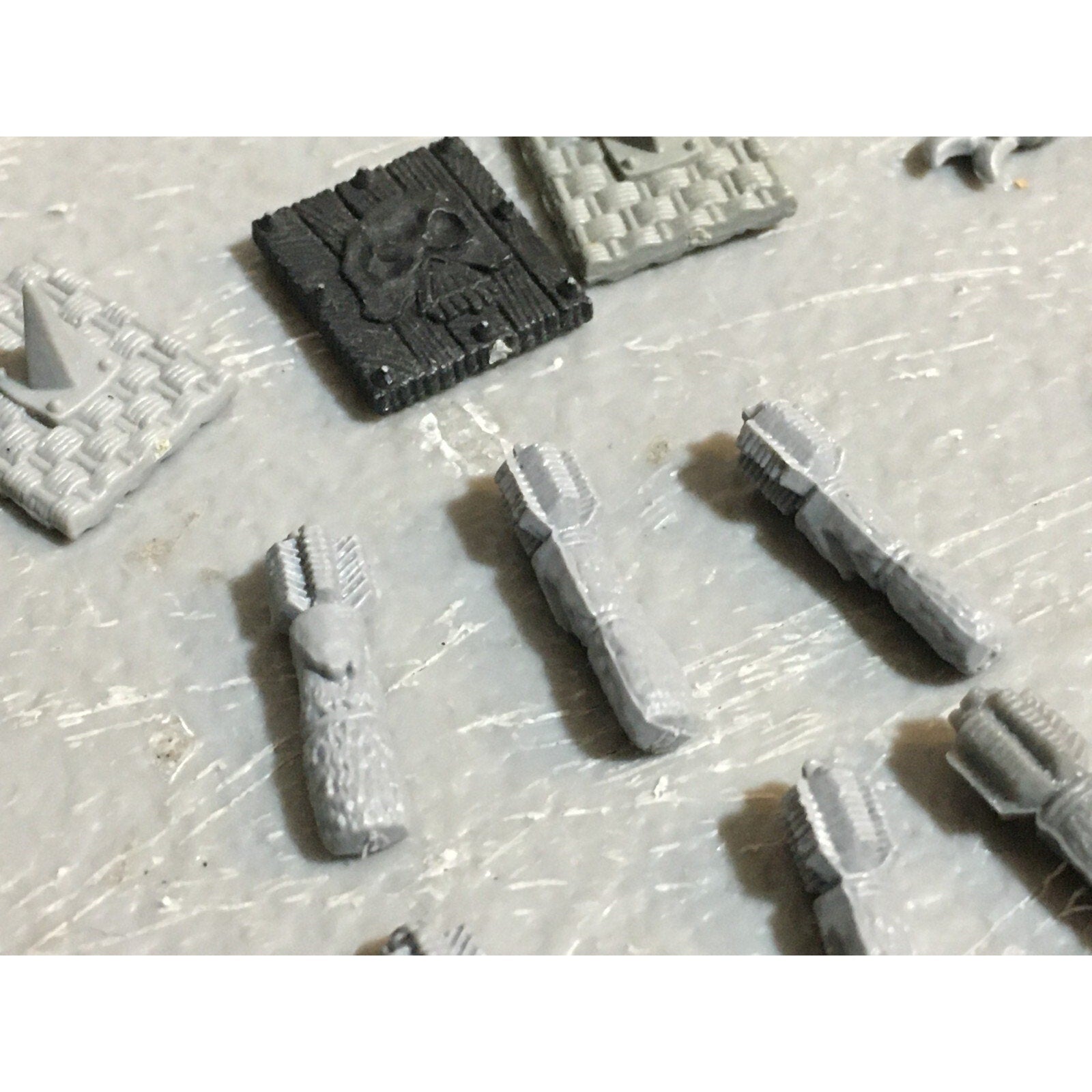 A23433 WARHAMMER FANTASY ORCS & GOBLINS BITS LOT GOBLIN QUIVERS SHIELDS HEADS GW