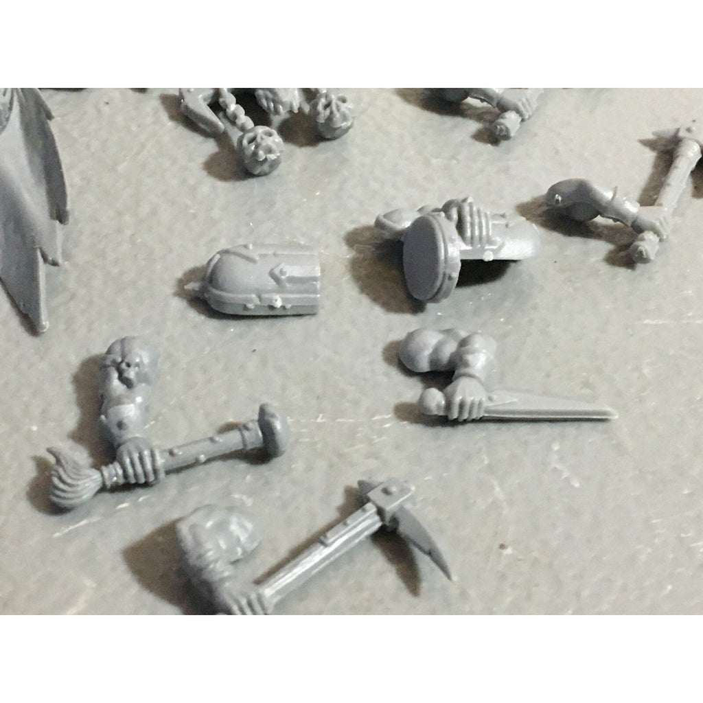 A22183 WARHAMMER FANTASY CHAOS MORTALS BITS LOT MIXED MARAUDER COMMAND & ARMS GW