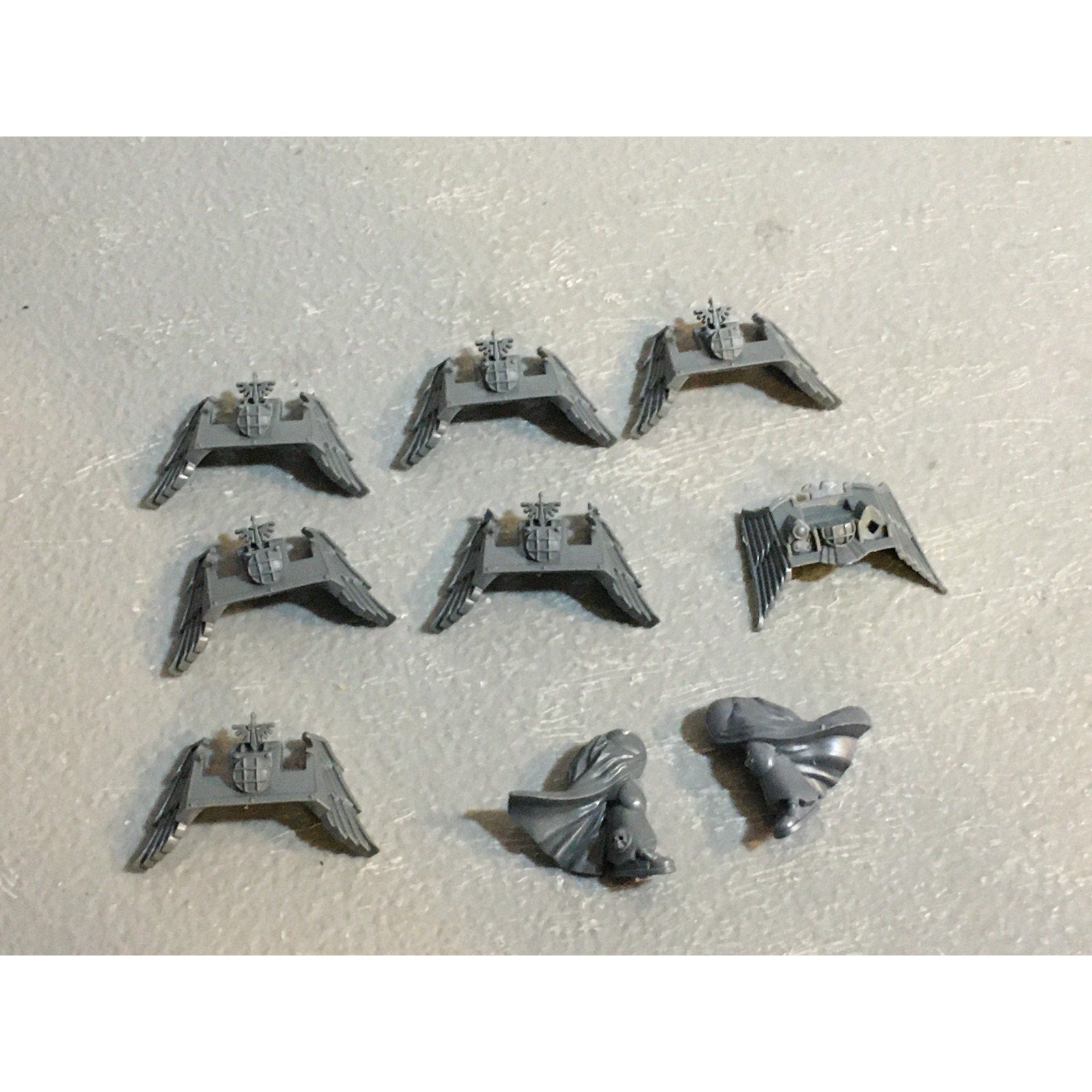 A29407 WARHAMMER 40K SPACE MARINES DARK ANGELS BITS LOT BIKE FRONT PLATES + LEGS