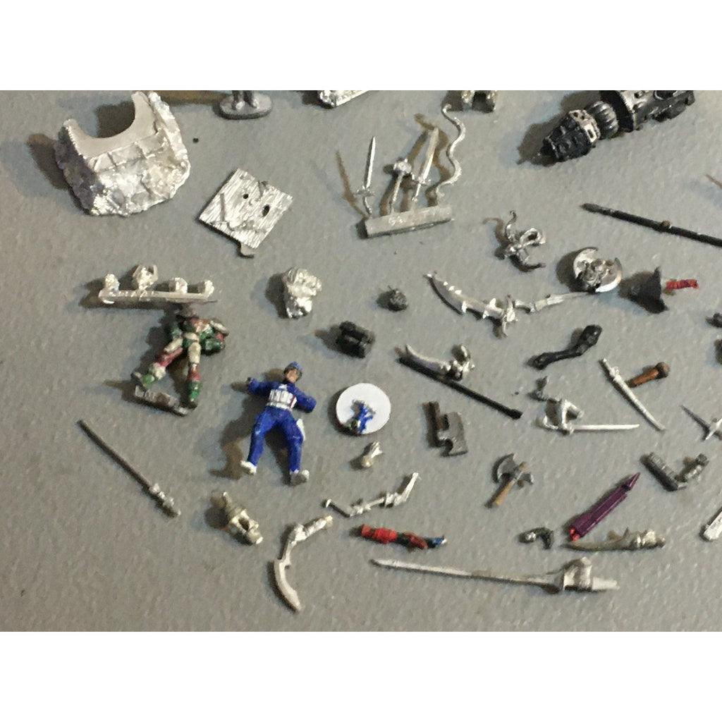 A32593 UNKNOWN MINIATURES METAL BITS LOT SWORD HEAD THRONE WEAPON CAPTAIN