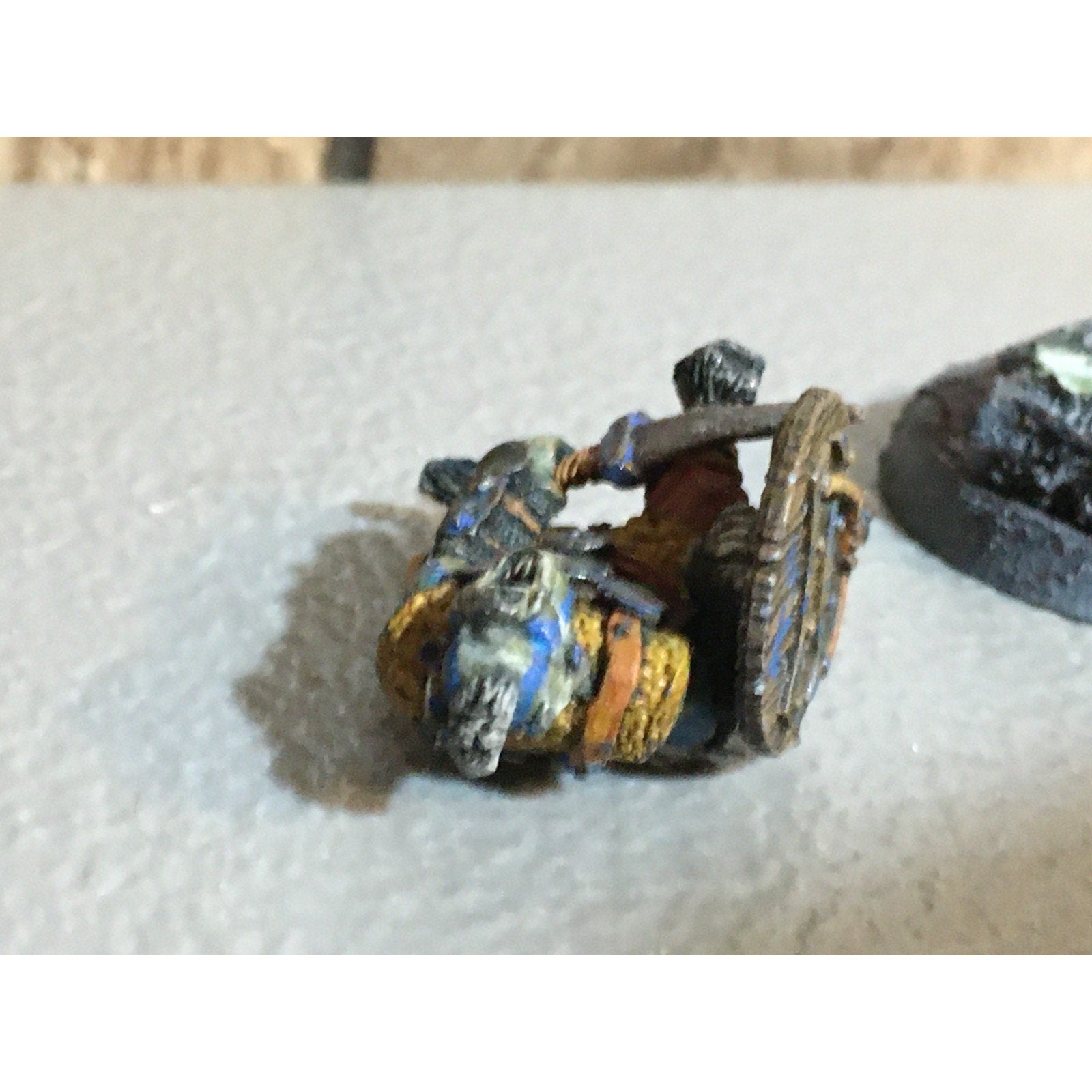 A32471 WARHAMMER FANTASY CITADEL VINTAGE HOBGOBLIN WARRIOR METAL PAINT BASE