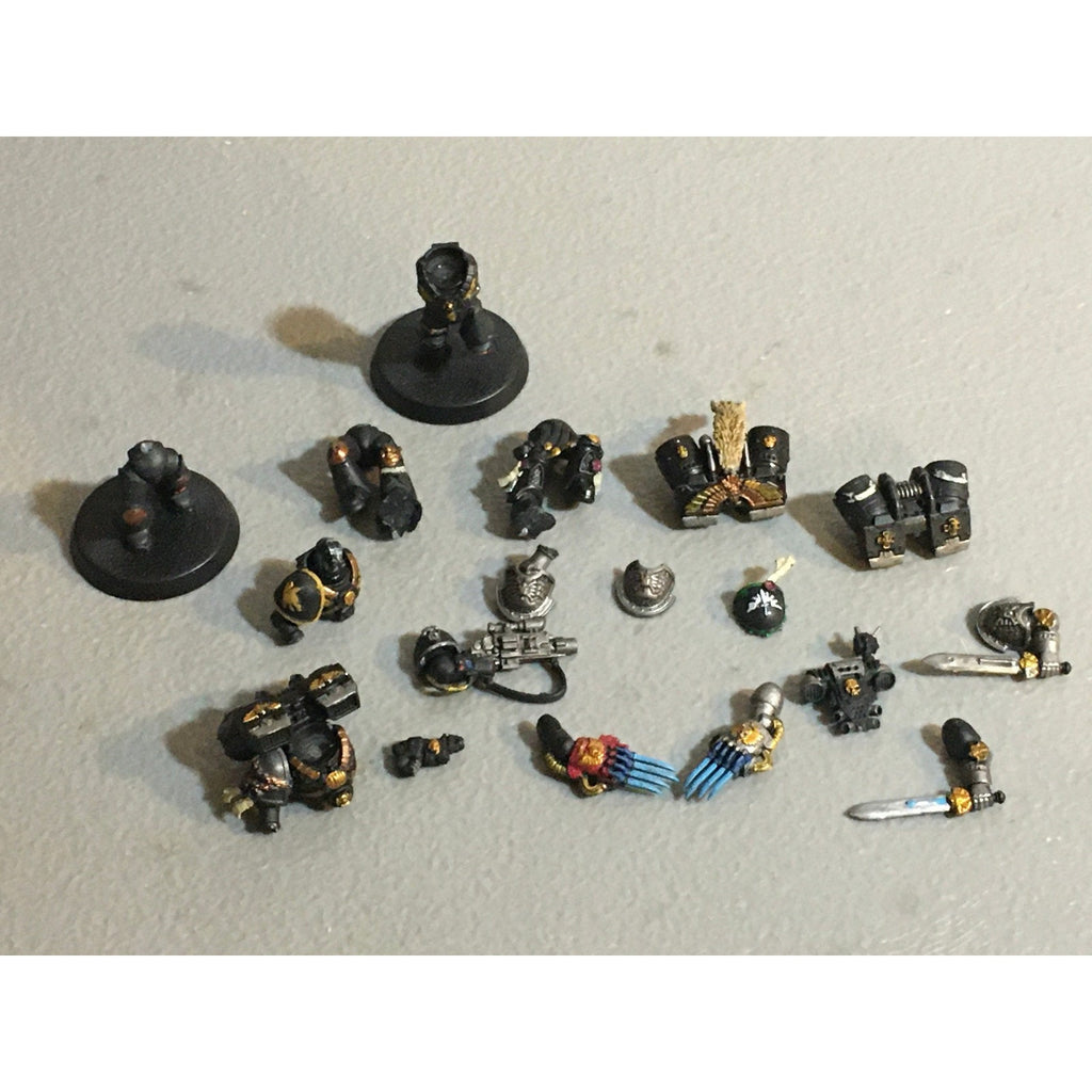 A33581 WARHAMMER 40K SPACE MARINES BITS LOT JUMP LEGS CHEST ARMS GW