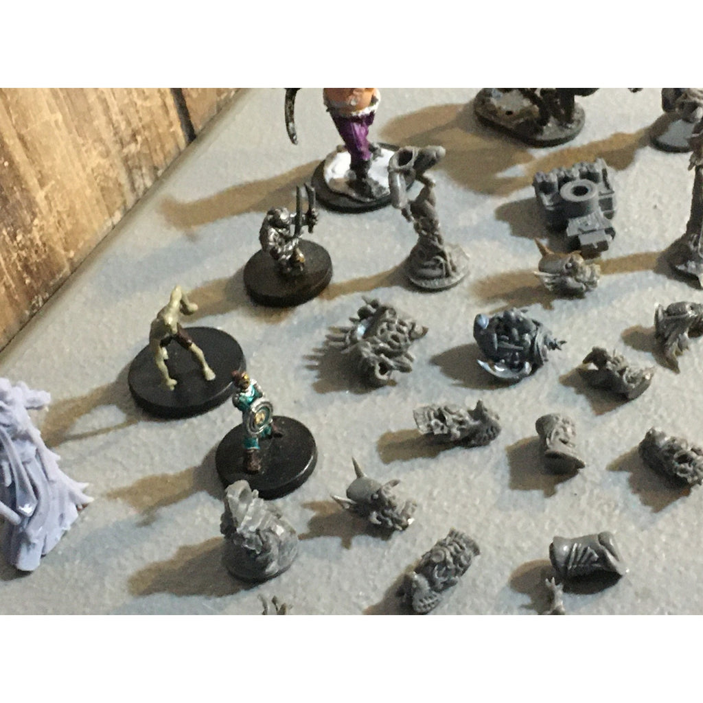 A32575 UNKNOWN MINIATURES PLASTIC DWARF ORC BITS LOT + WIZKIDS D&D TABLETOP RPG