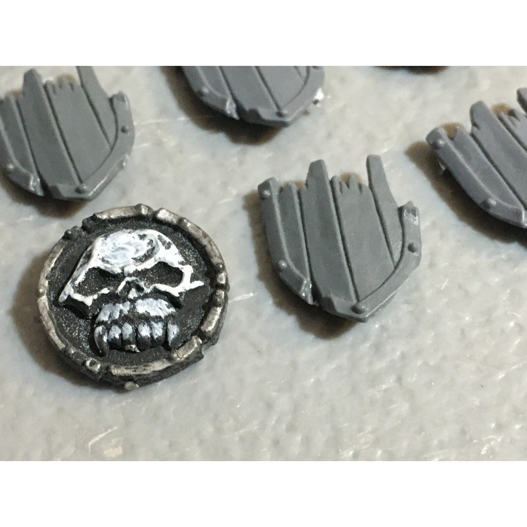 A23407 WARHAMMER FANTASY VAMPIRE COUNTS UNDEAD BITS LOT SHIELDS GAMES WORKSHOP