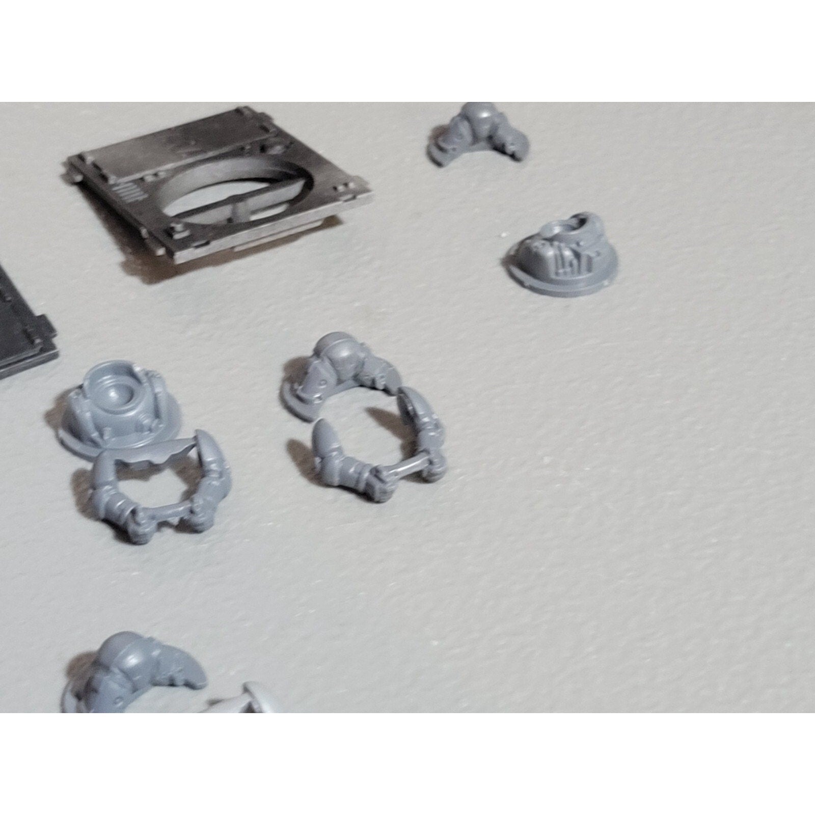 A18905 WARHAMMER 40K SPACE MARINES BITS LOT TANK VEHICLE RHINO RAZORBACK PRED