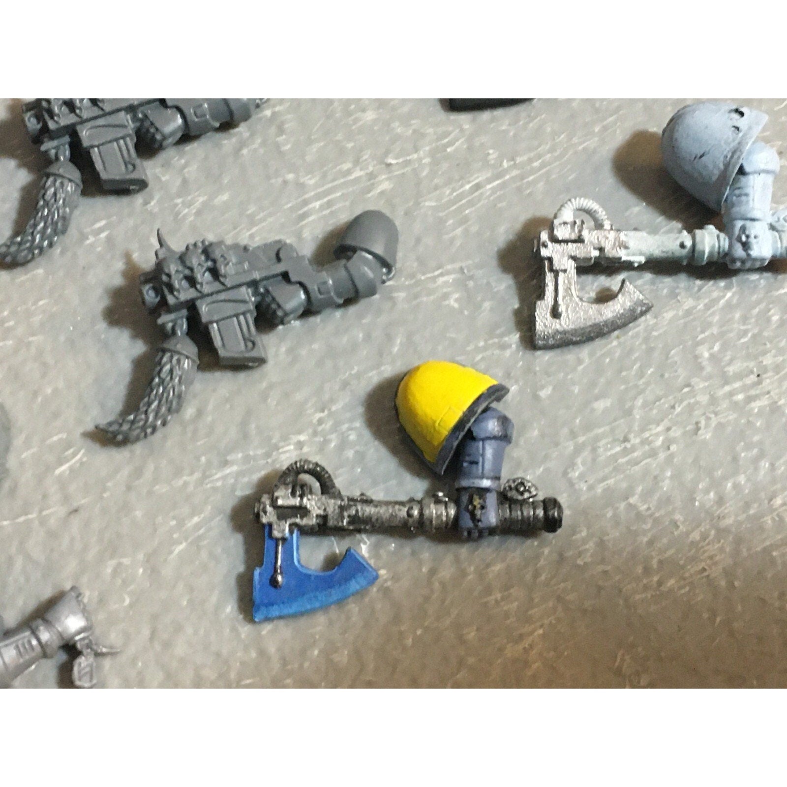 A22994 WARHAMMER 40K SPACE MARINES WOLVES BITS LOT MIXED STORM THUNDER GW