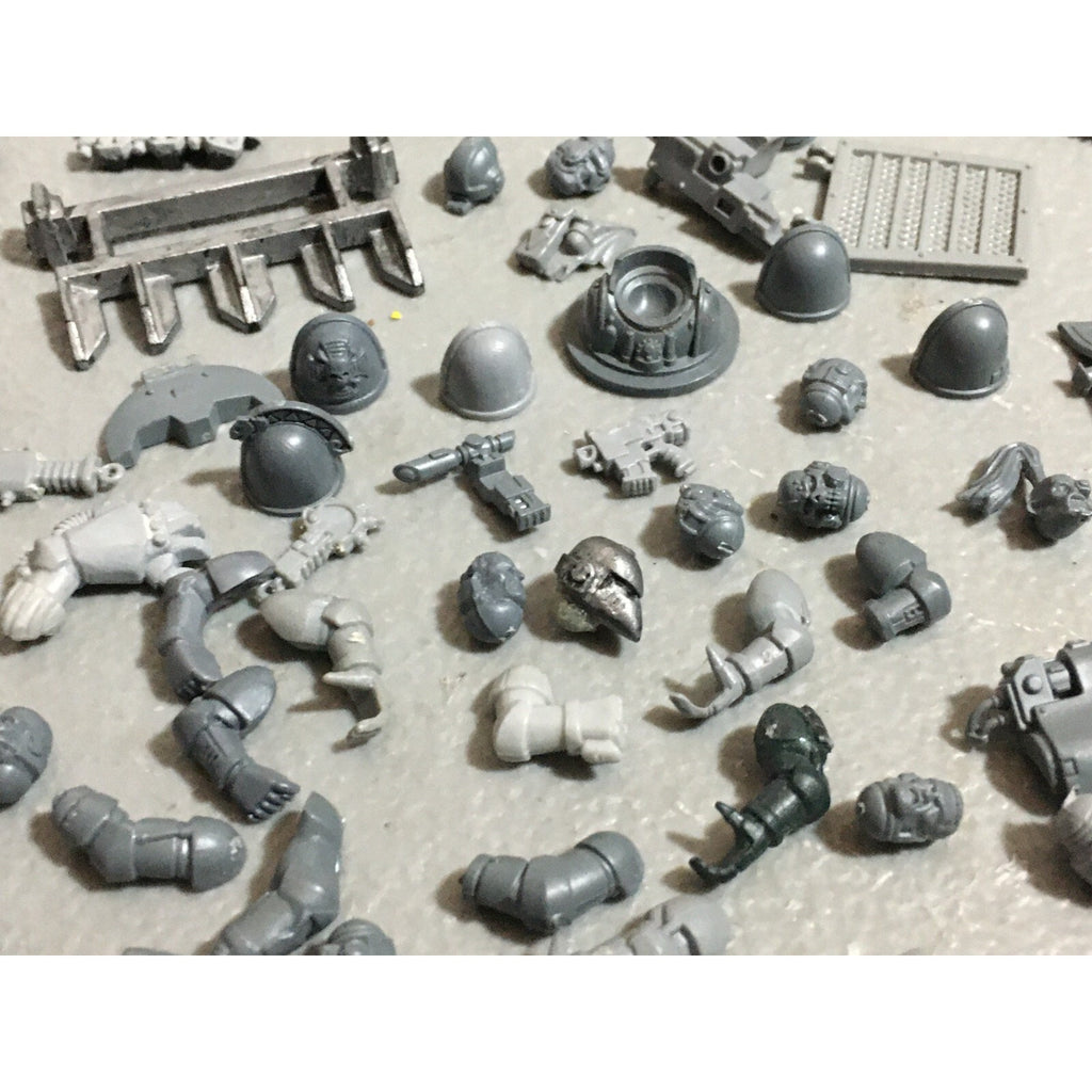 A19802 WARHAMMER 40K SPACE MARINES BITS LOT ARMS VEHICLE