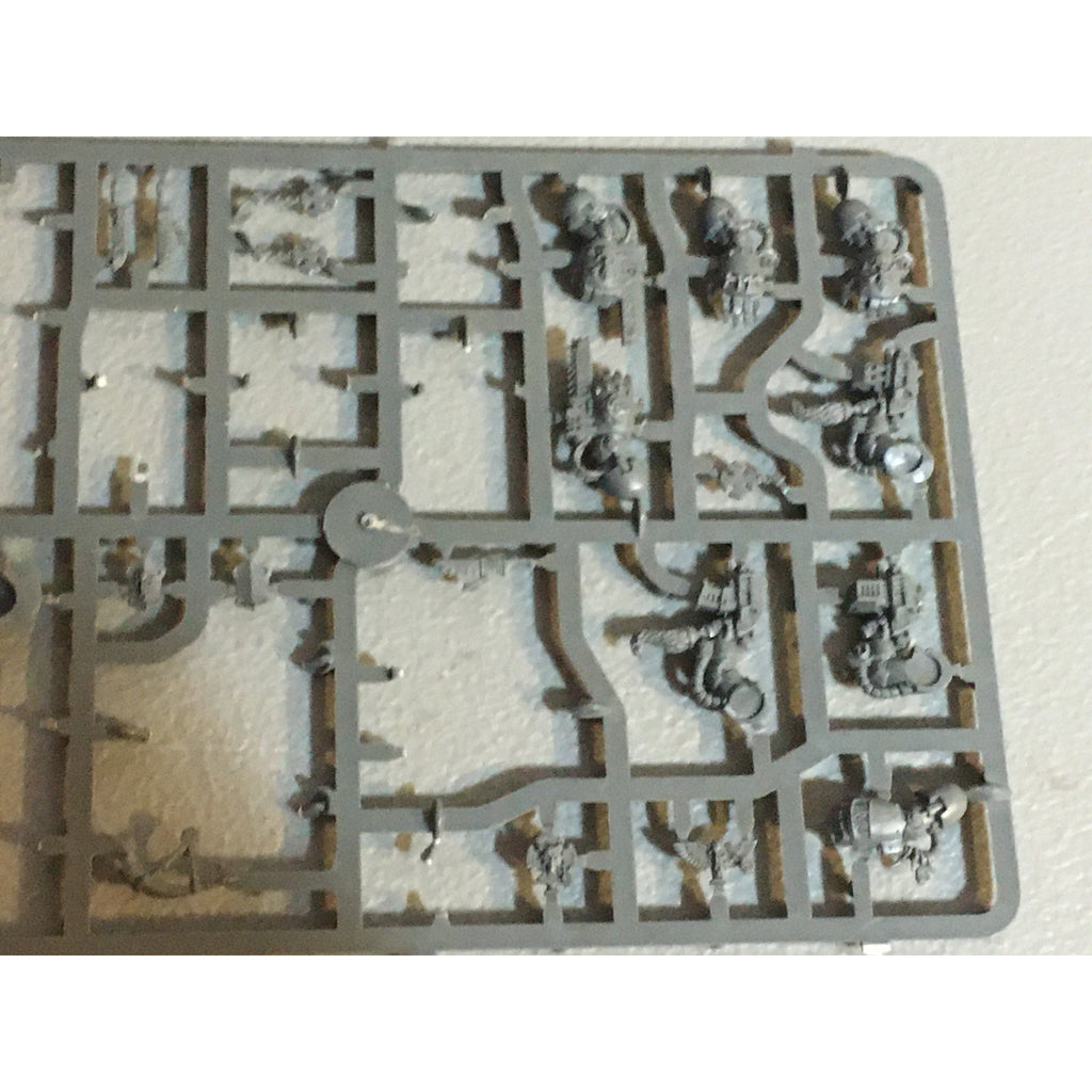 A33681 WARHAMMER 40K SPACE MARINES WOLVES BITS SPRUE LOT TERMINATOR GW
