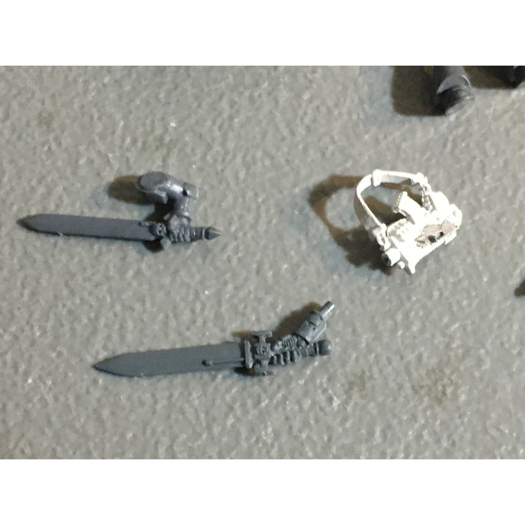 A31130 WARHAMMER 40K SPACE MARINES MIXED LOT INCOMPLETE & BITS + CHAOS