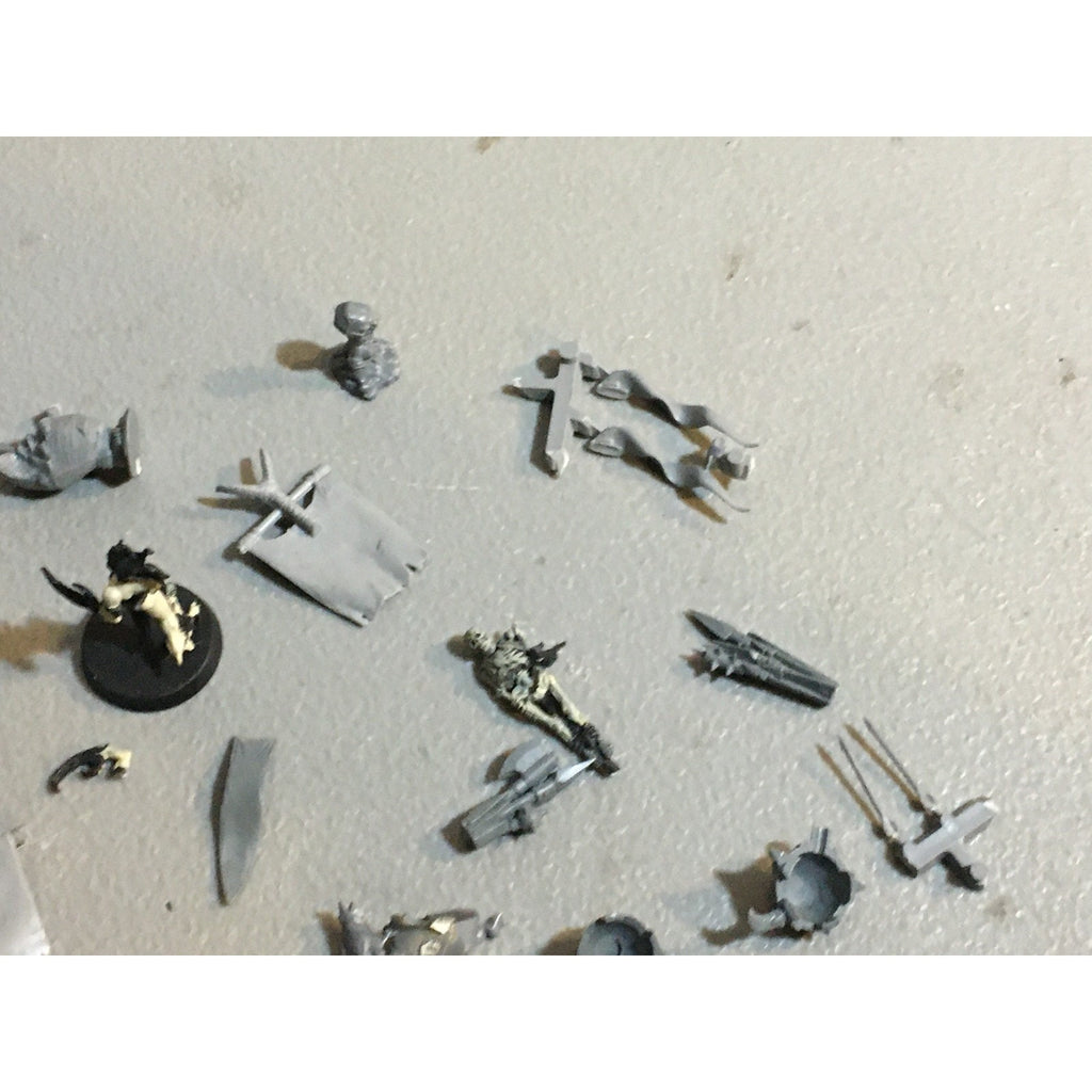 A29619 WARHAMMER FANTASY AOS MIXED BITS LOT BANNER SHIELD CLOAK GW