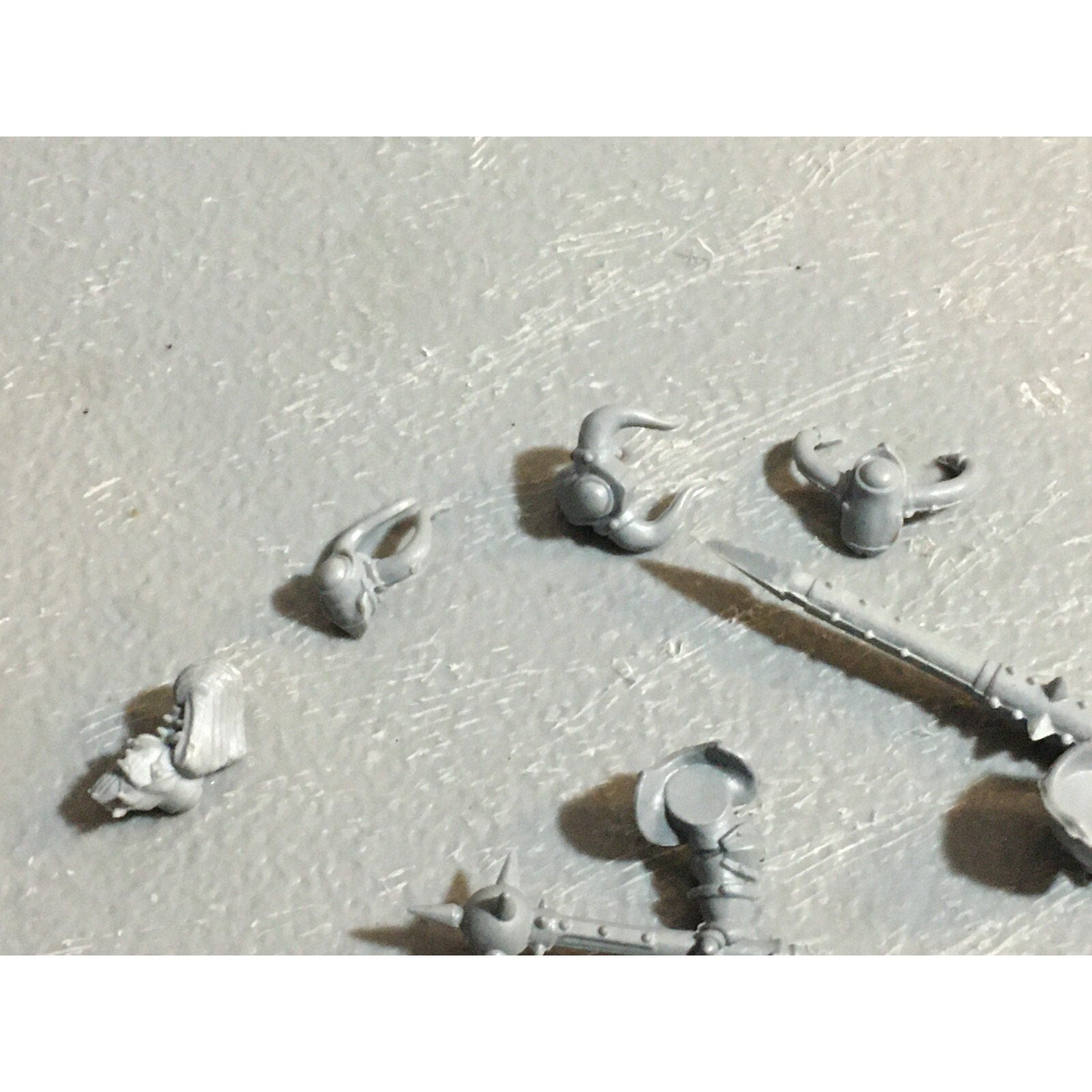 A23069 WARHAMMER FANTASY CHAOS MORTALS BITS LOT WARRIORS OOP MIXED HEADS ARMS GW