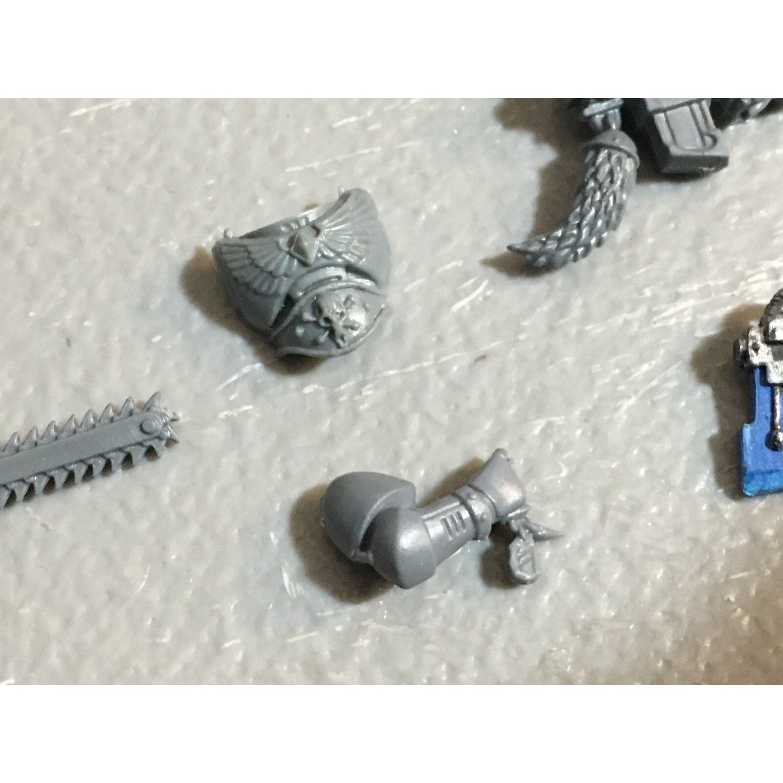 A22994 WARHAMMER 40K SPACE MARINES WOLVES BITS LOT MIXED STORM THUNDER GW