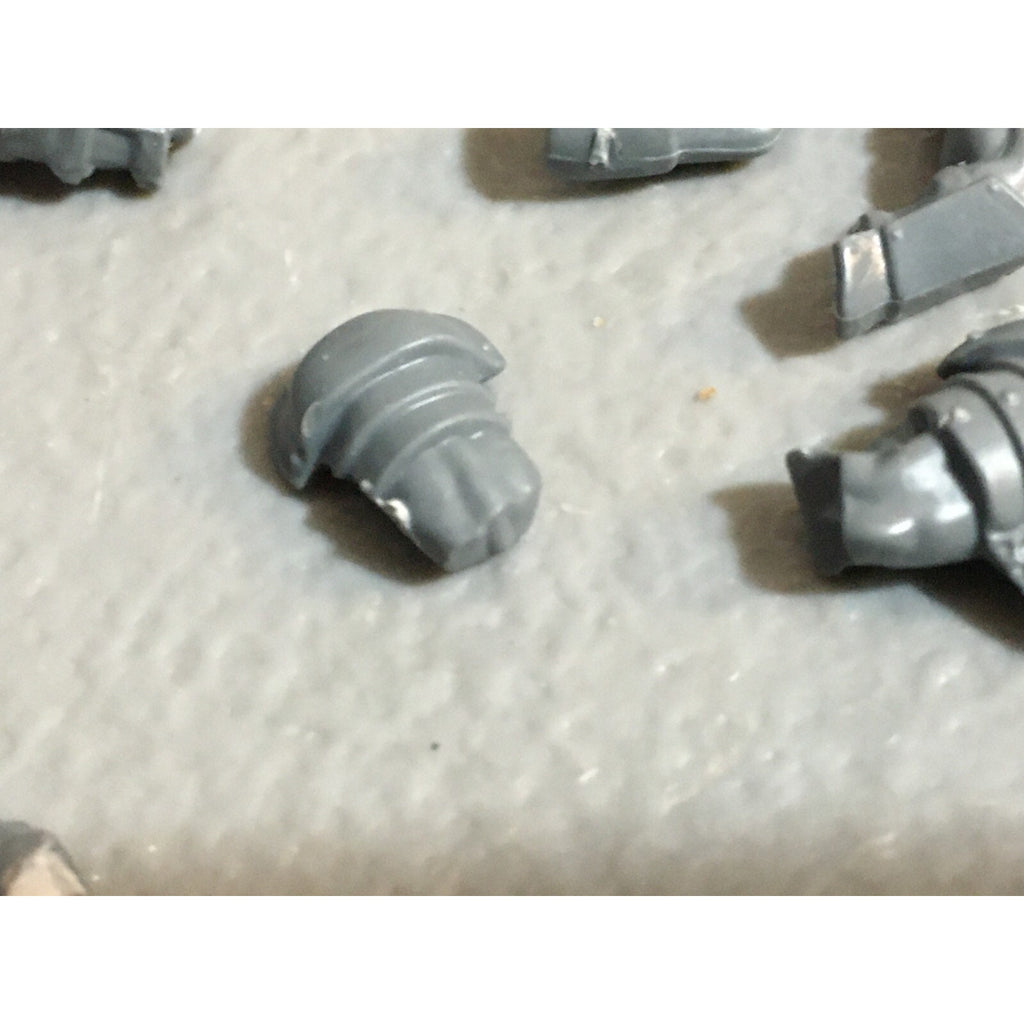 A23234 WARHAMMER FANTASY CHAOS BEASTMEN BITS LOT BESTIGOR ARMS HEADS GW