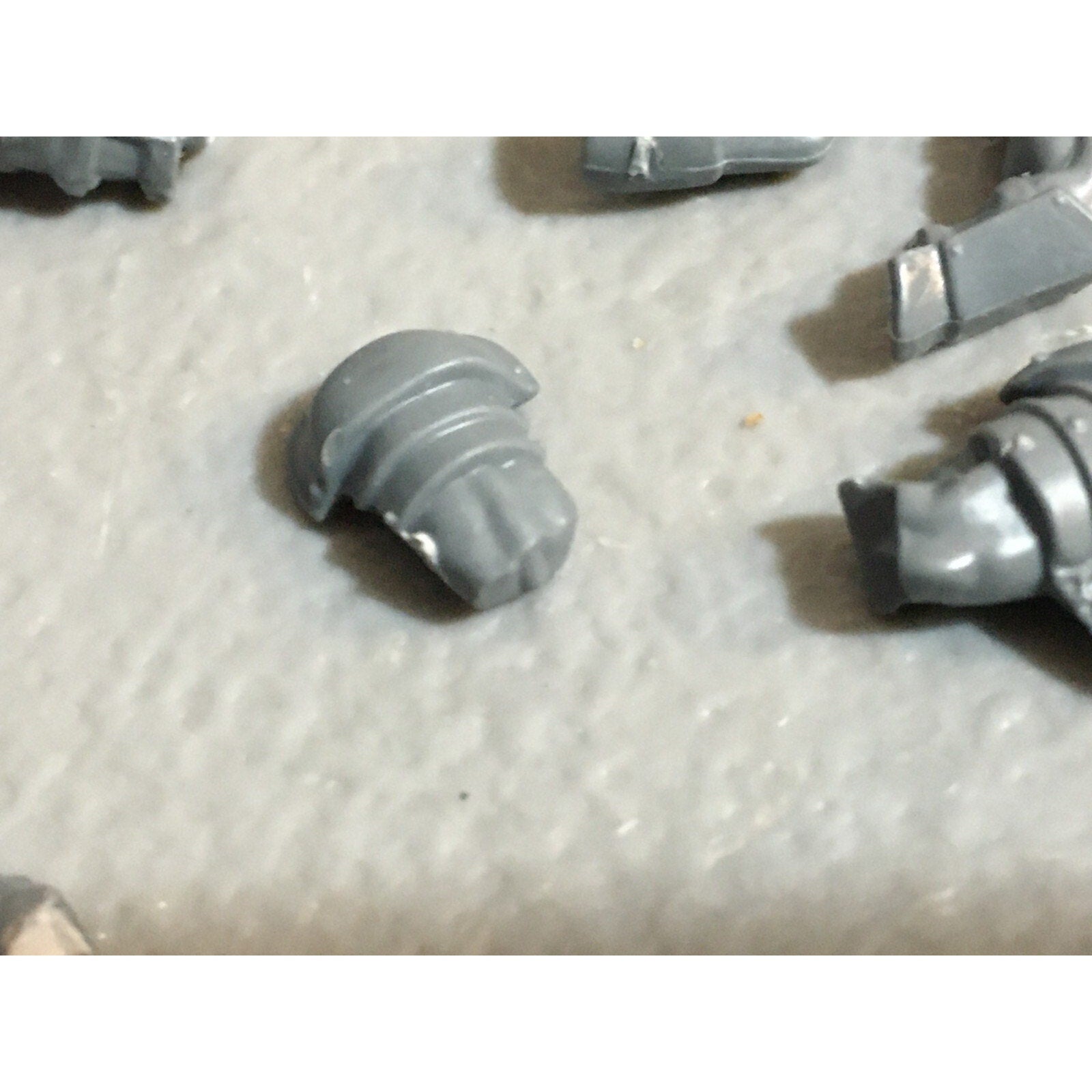 A23234 WARHAMMER FANTASY CHAOS BEASTMEN BITS LOT BESTIGOR ARMS HEADS GW