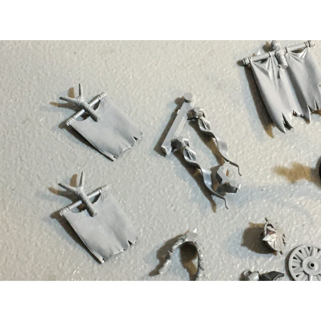 A29617 WARHAMMER FANTASY AOS MIXED BITS LOT BANNER SHIELD CLOAK GW