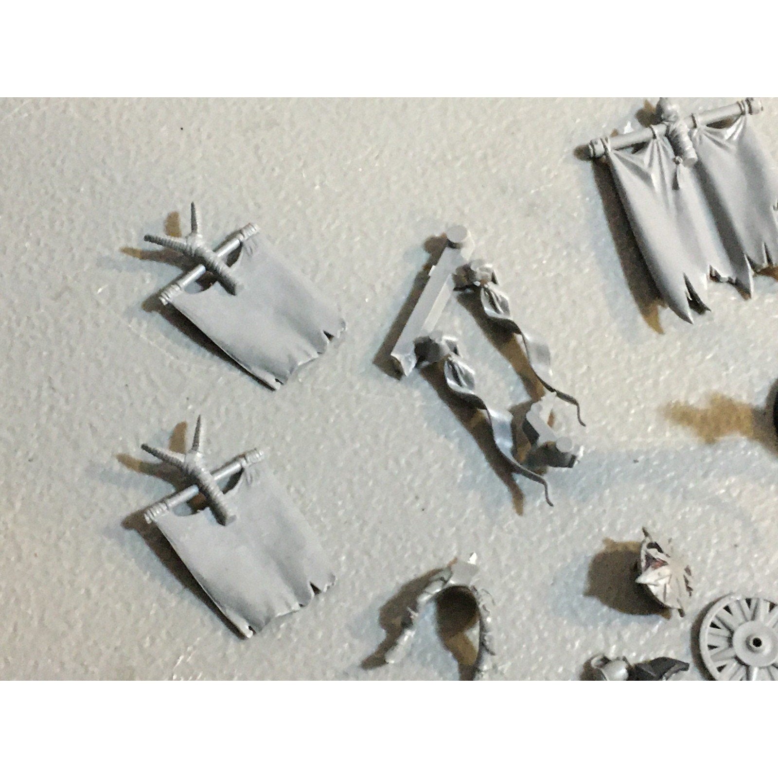 A29617 WARHAMMER FANTASY AOS MIXED BITS LOT BANNER SHIELD CLOAK GW