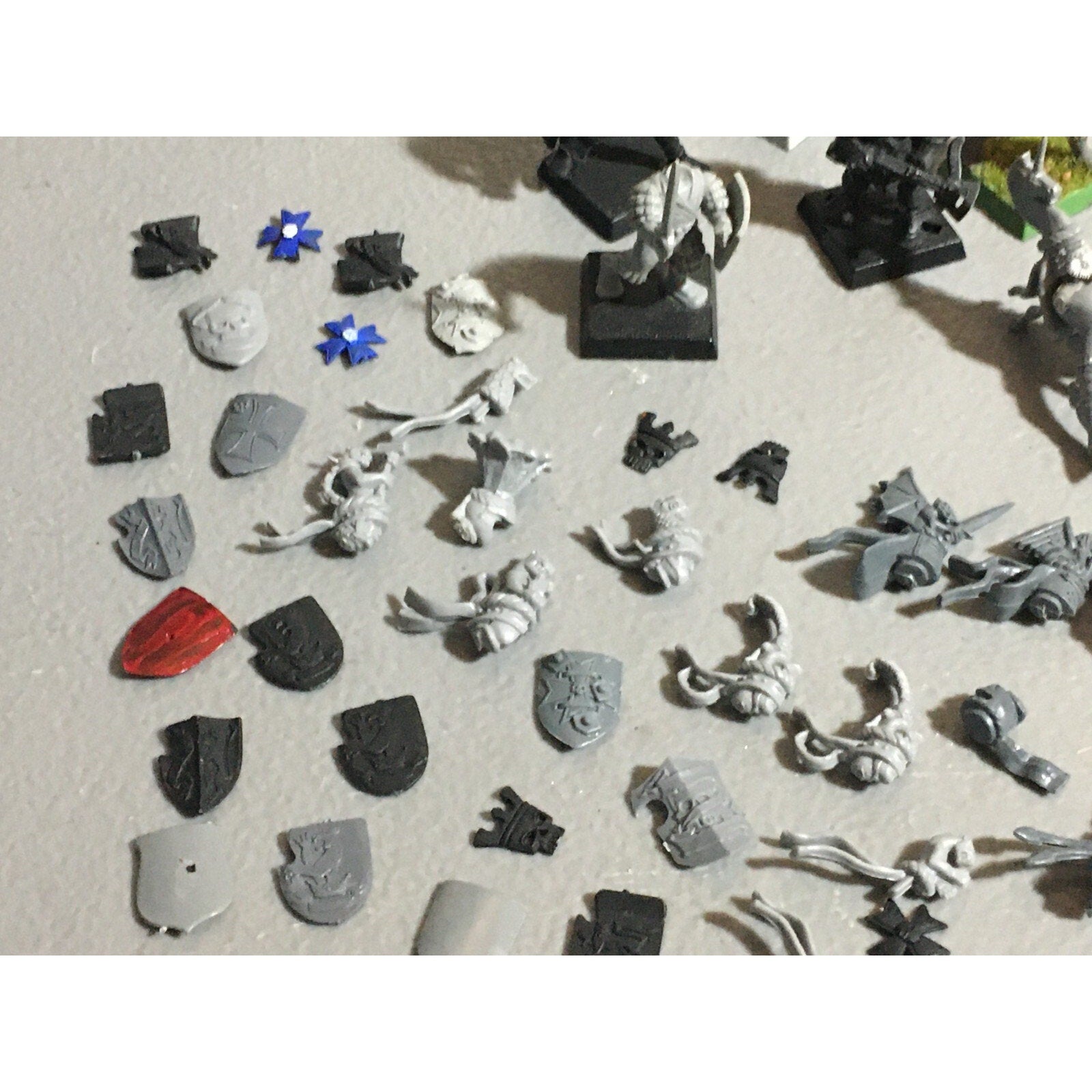 A22076 WARHAMMER FANTASY EMPIRE BITS LOT MIXED SHIELDS GAMES WORKSHOP GW