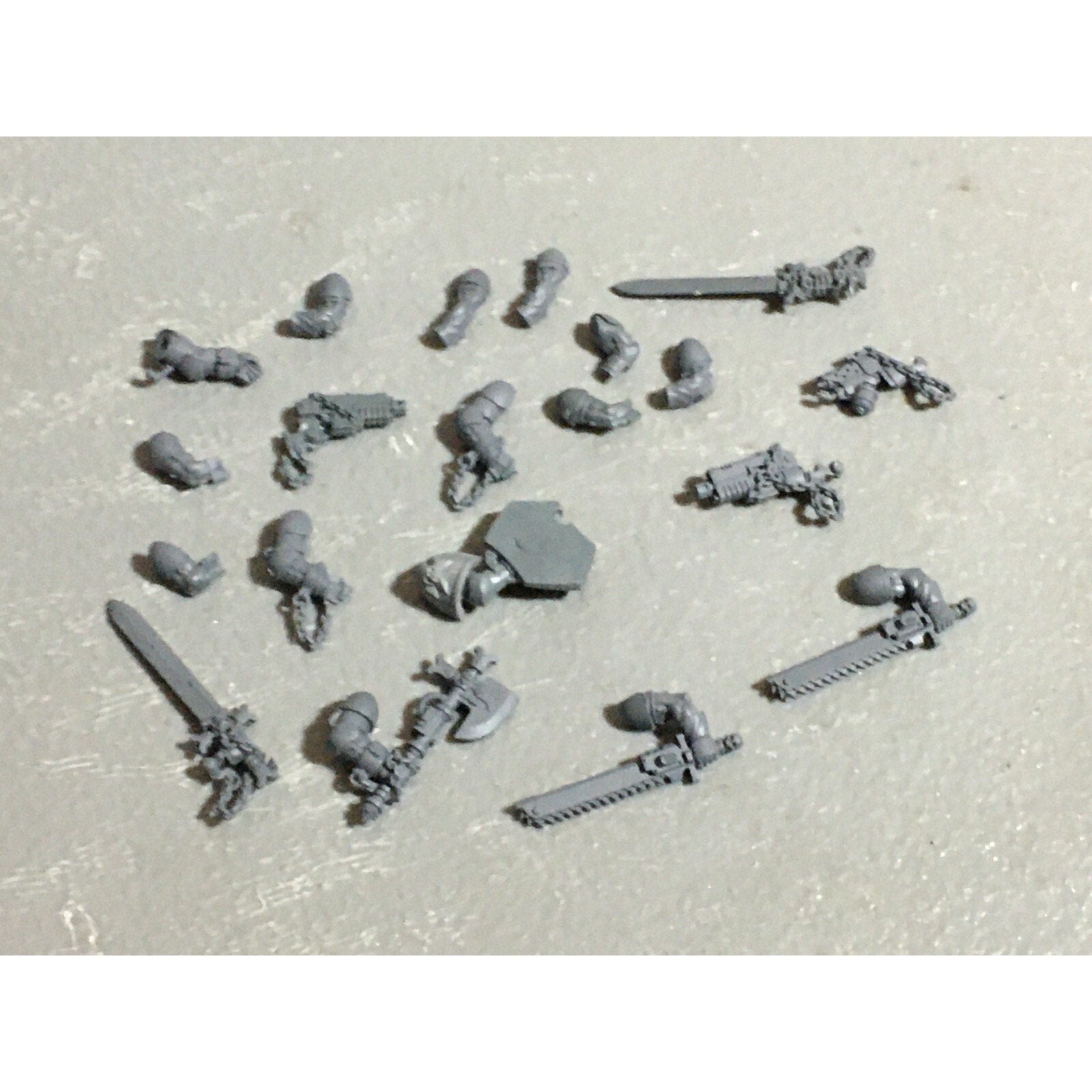 A22270 WARHAMMER 40K SPACE MARINES BLACK TEMPLARS BITS LOT ARMS WEAPONS GW