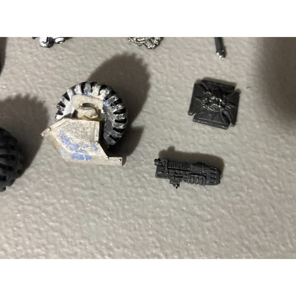 A19745 WARHAMMER 40K SPACE MARINES ALL METAL BITS LOT POLE PLASMA SHIELD ARM
