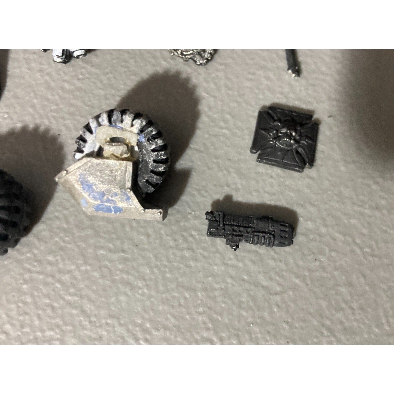 A19745 WARHAMMER 40K SPACE MARINES ALL METAL BITS LOT POLE PLASMA SHIELD ARM