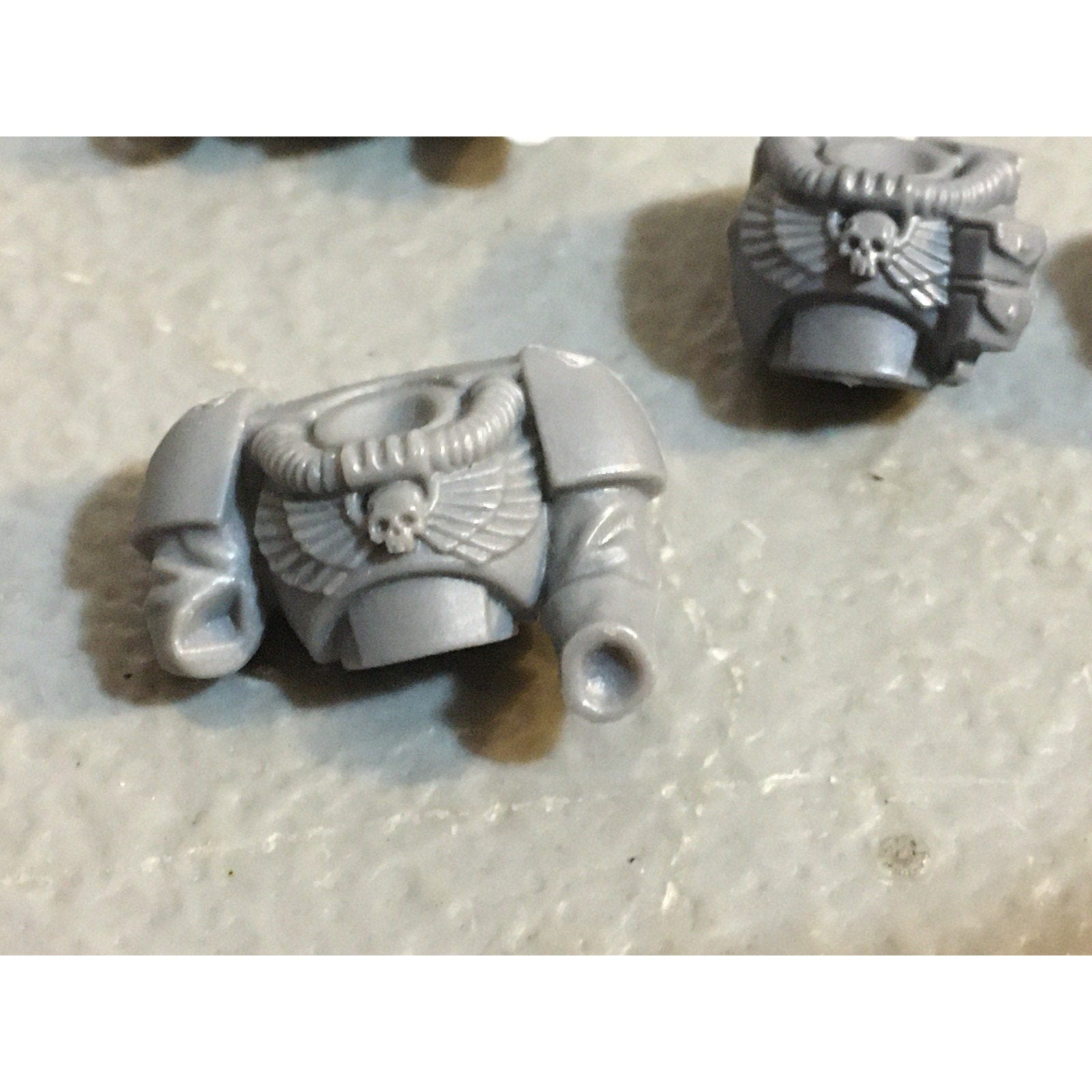 A33845 WARHAMMER 40K SPACE MARINES BITS LOT SCOUTS TORSO CHEST GW